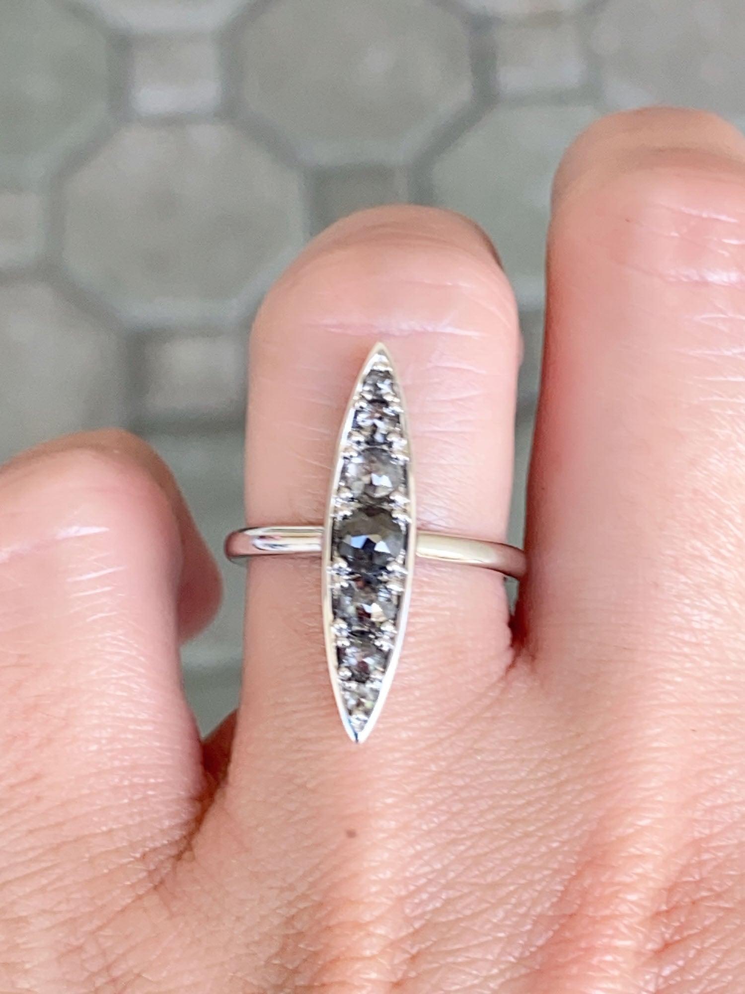 Anello Navette con Diamante Sale e Pepe 1,24ct Taglio Rosa Oro Bianco 14K R6587 In condizioni Nuovo in vendita a Osprey, FL