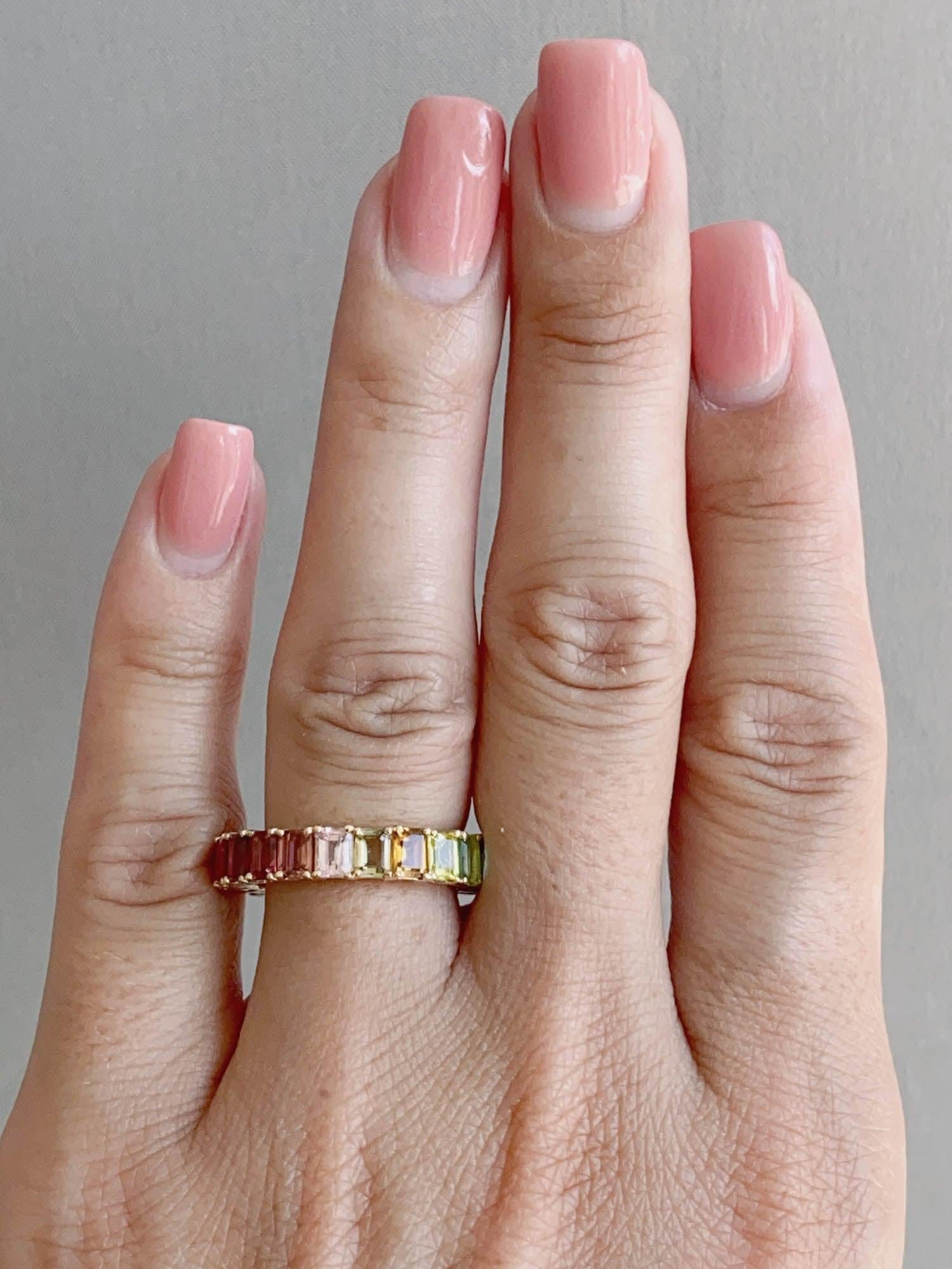 Fede nuziale con tormalina arcobaleno da 5 carati per l'eternità in oro 14K R6601 in vendita 2
