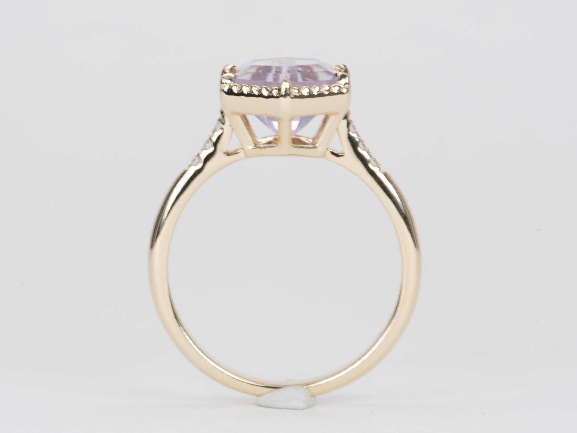 Grezzo Anello di fidanzamento con castone in quarzo lavanda da 2,19 carati in oro 14K R6582 in vendita