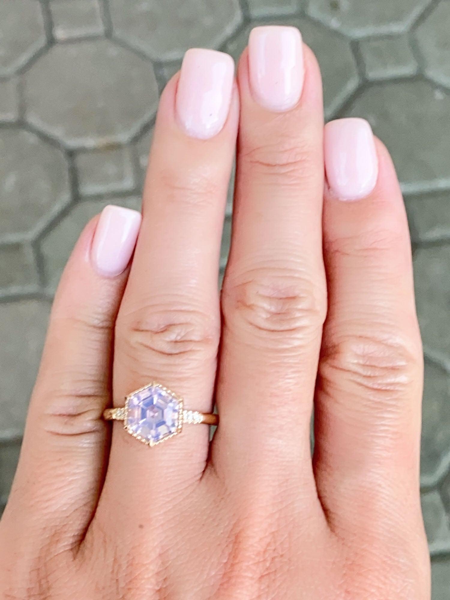 da uomo o donna Anello di fidanzamento con castone in quarzo lavanda da 2,19 carati in oro 14K R6582 in vendita