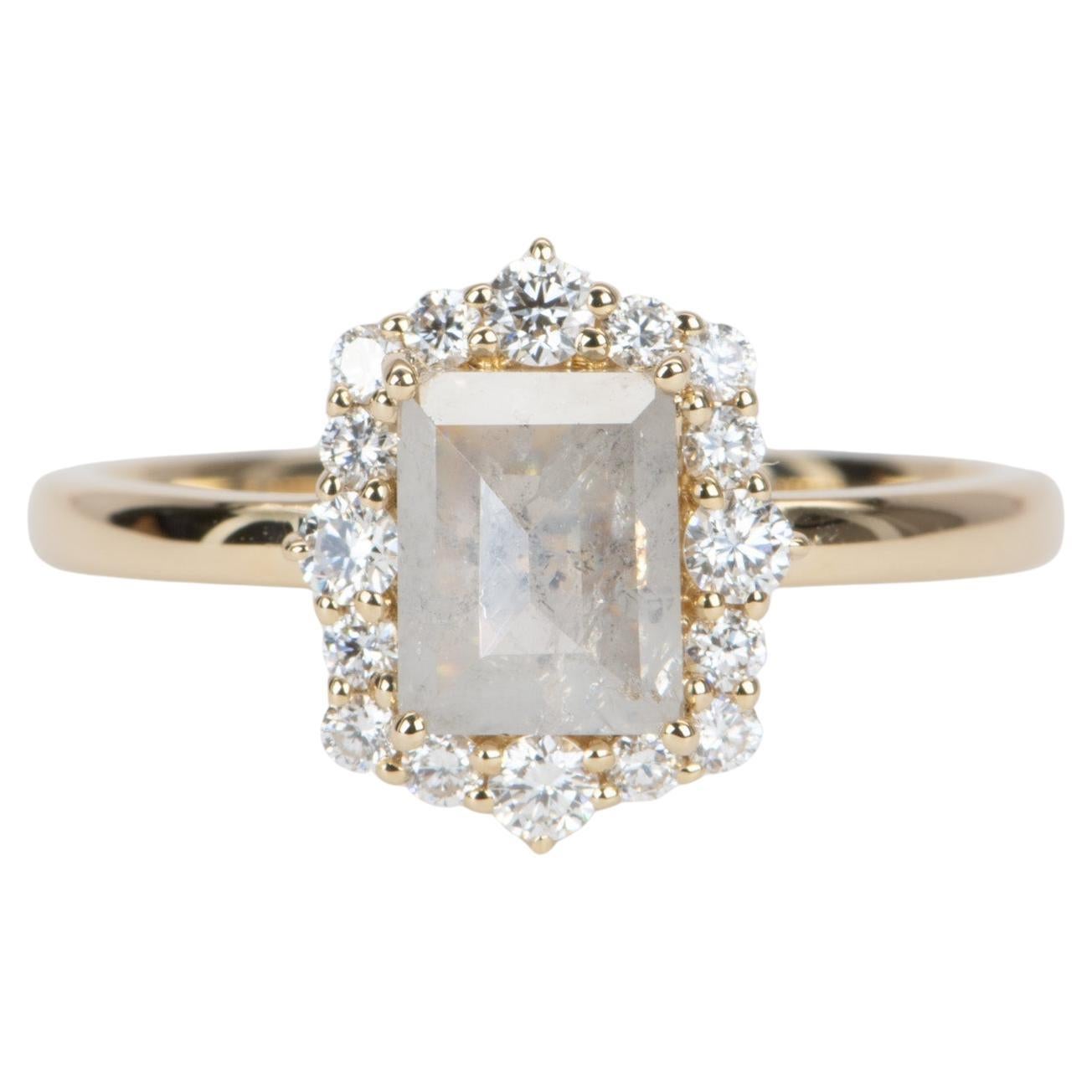 Anello di fidanzamento in oro 14K con diamante naturale opalescente da 1,39ctw e aureola R6573 in vendita