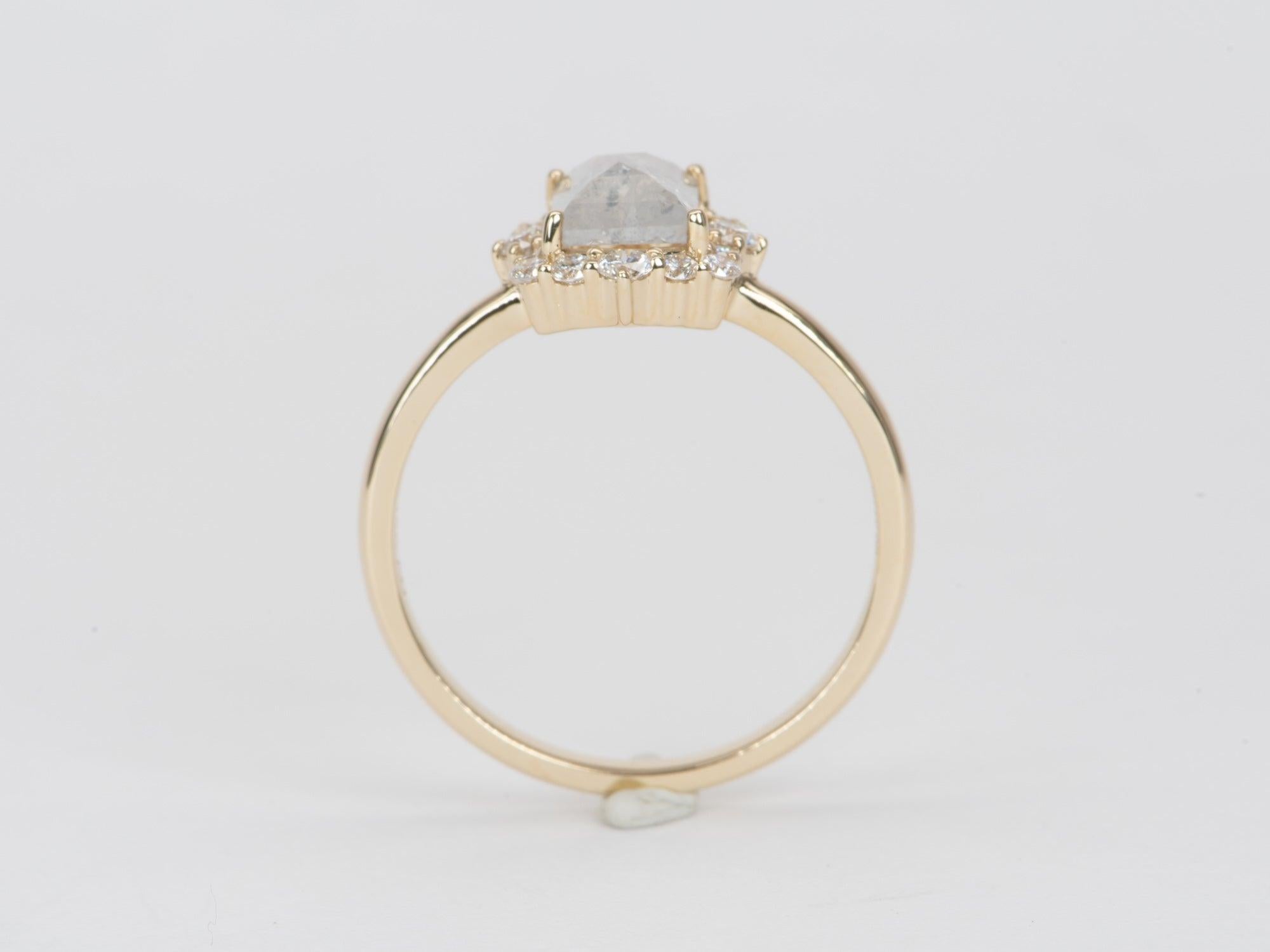Grezzo Anello di fidanzamento in oro 14K con diamante naturale opalescente da 1,39ctw e aureola R6573 in vendita