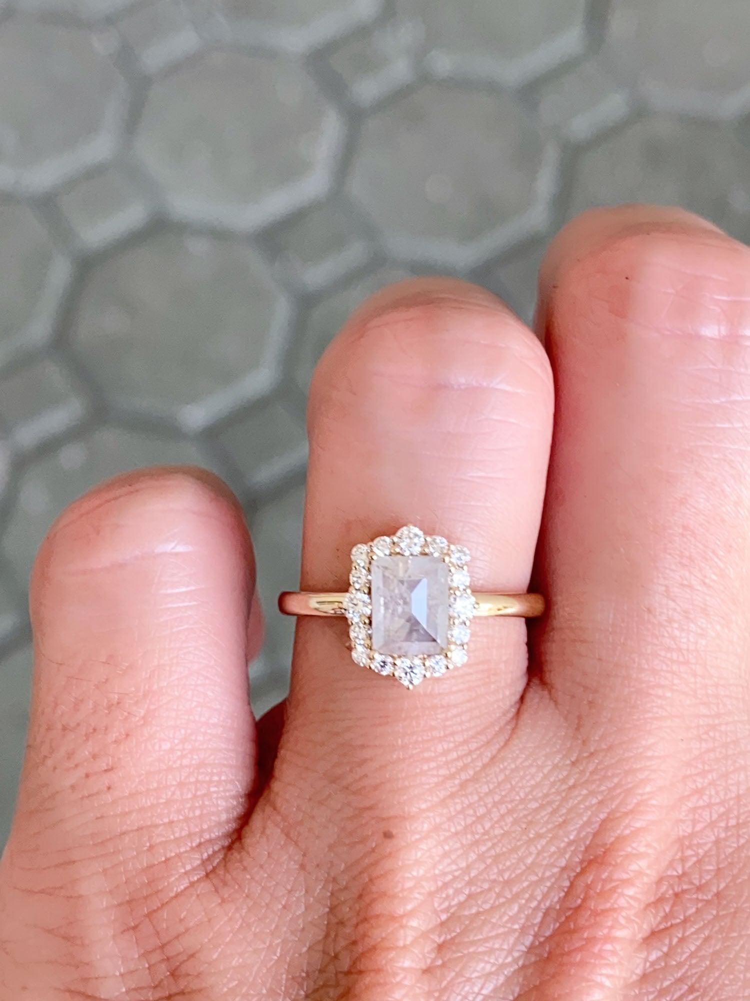 da uomo o donna Anello di fidanzamento in oro 14K con diamante naturale opalescente da 1,39ctw e aureola R6573 in vendita