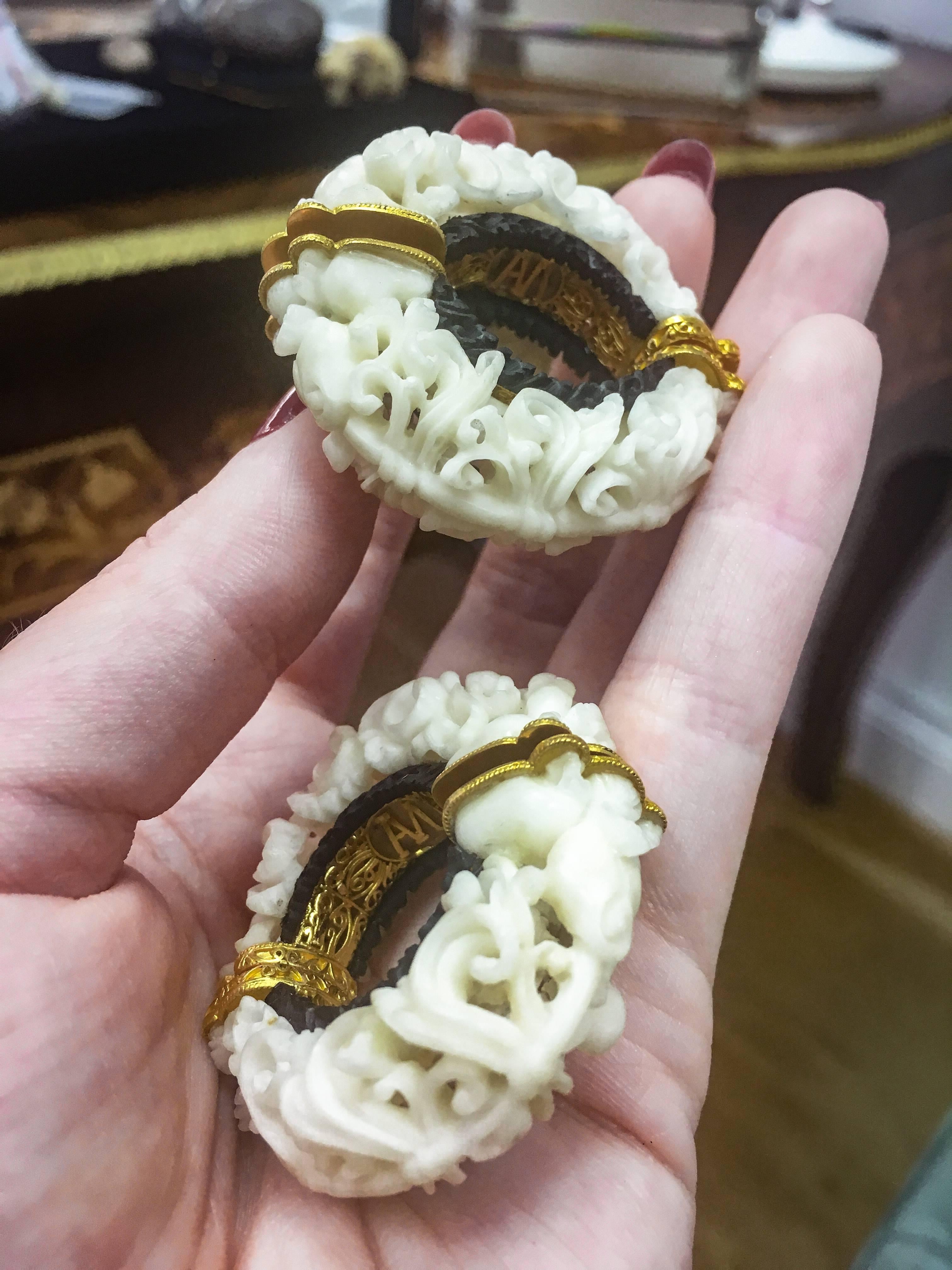 Carved Wild-Harvested Tagua Seed Subang Hoop Earrings In New Condition In New York, NY