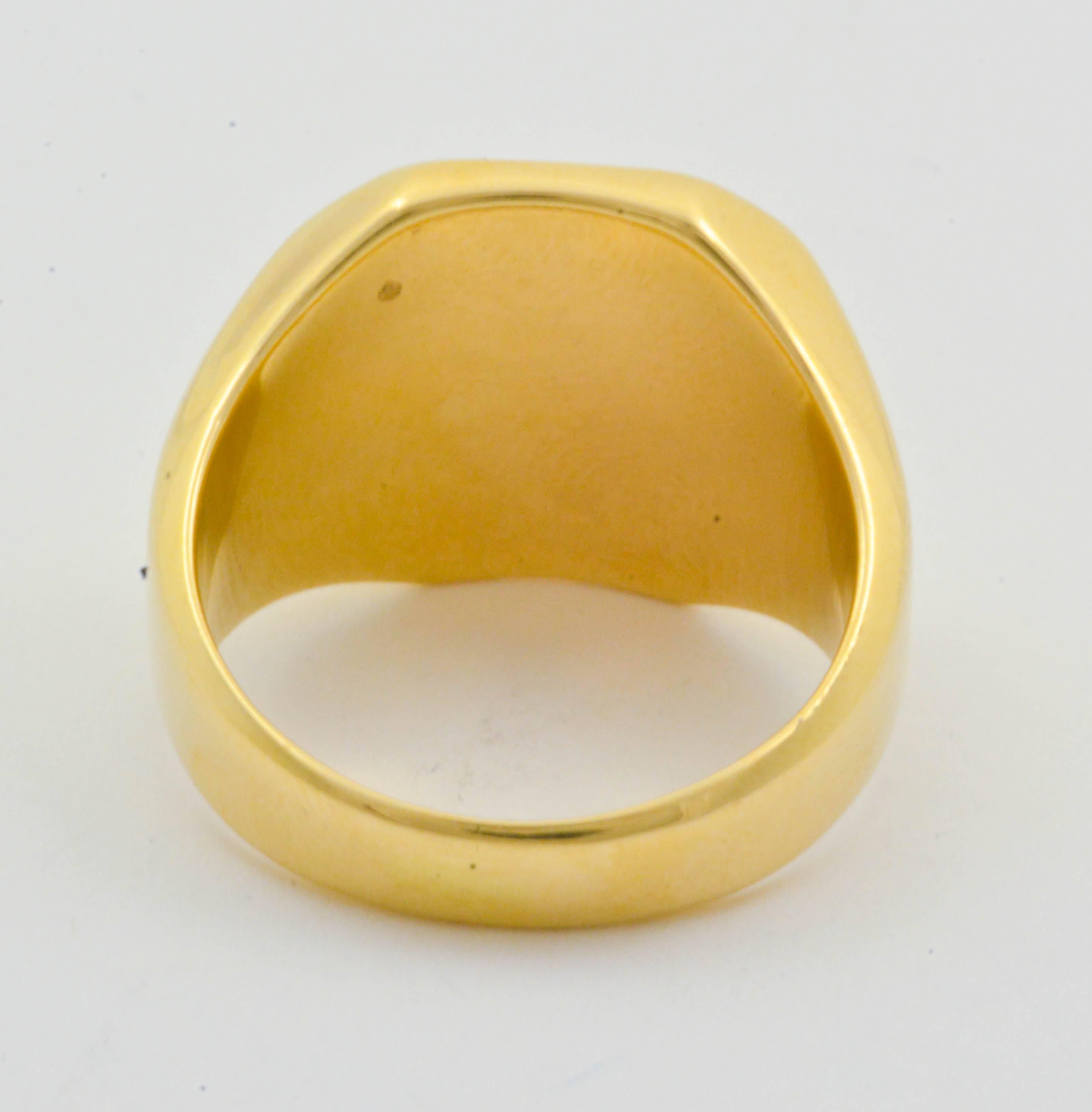 Hand Engraved Gold Crest Ring with Engraved Image of a Stag  In Good Condition In Dallas, TX