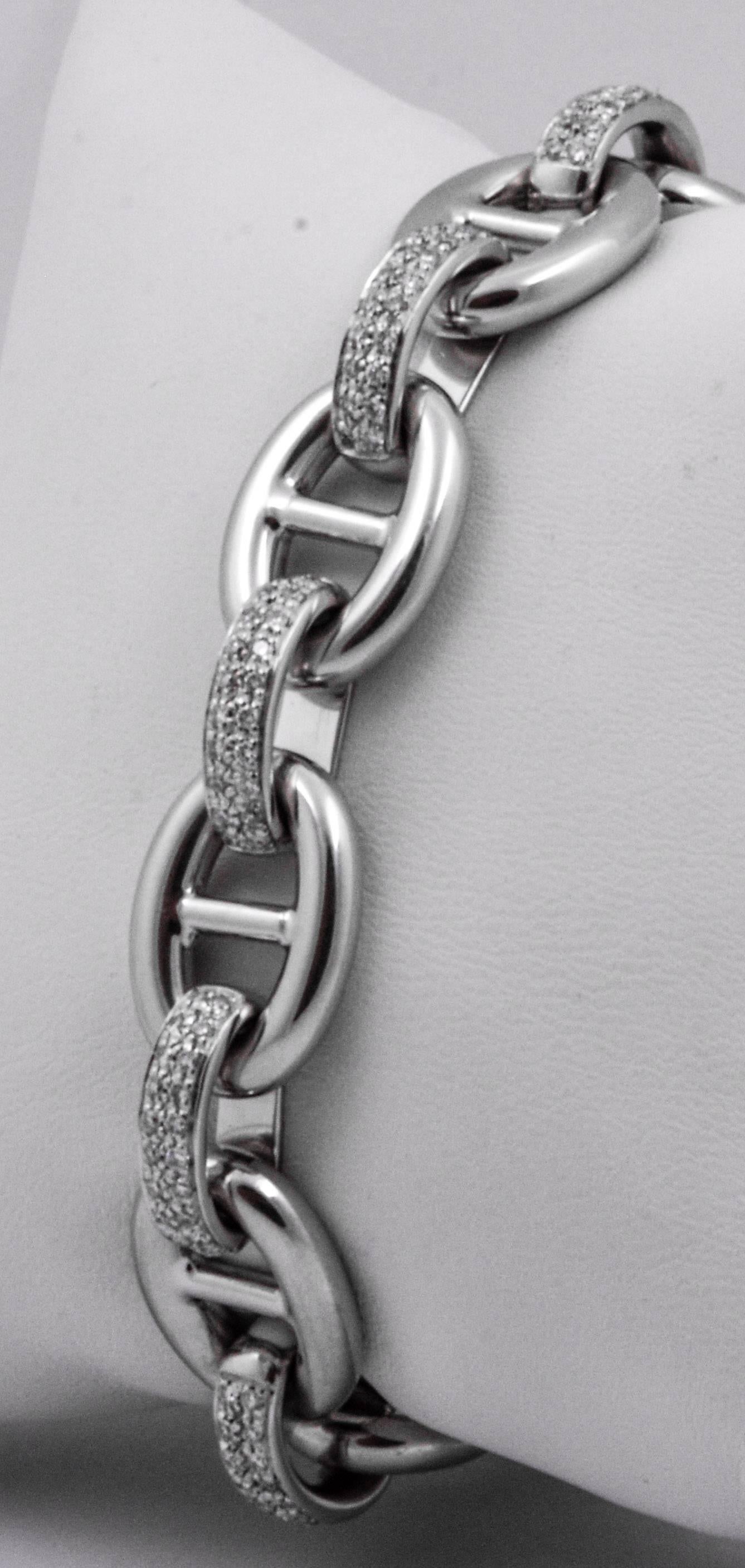 This classic 18kt white gold bracelet features 140 round, brilliant-cut diamonds. Alternating between lovely anchor links covered in pave set diamonds and polished anchor links, this bracelet draws the eye with its sparkle and grace. The diamonds