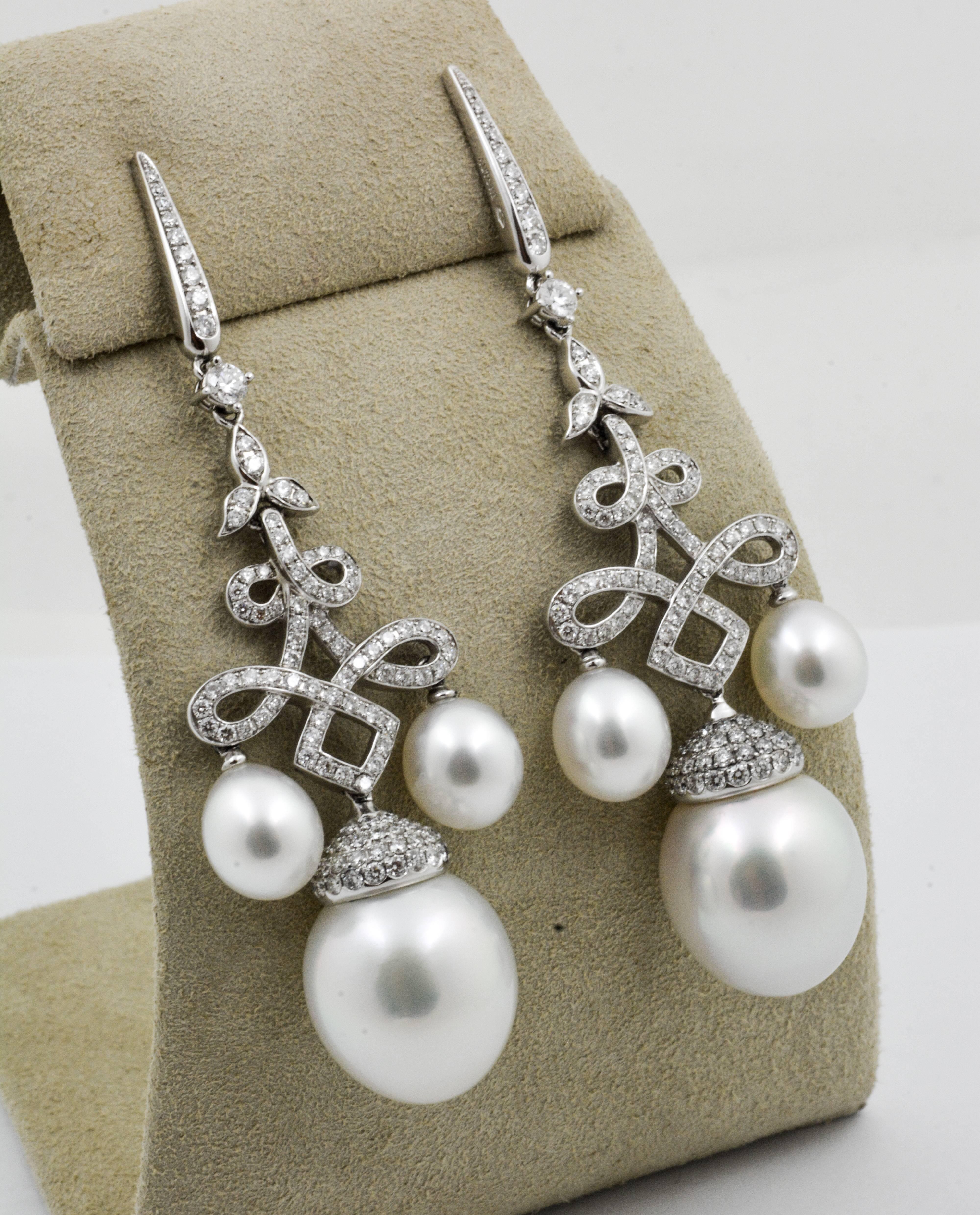 Modern 18 Kt Gold, South Sea Pearls 2.88 Ct Diamond Chandelier Earrings