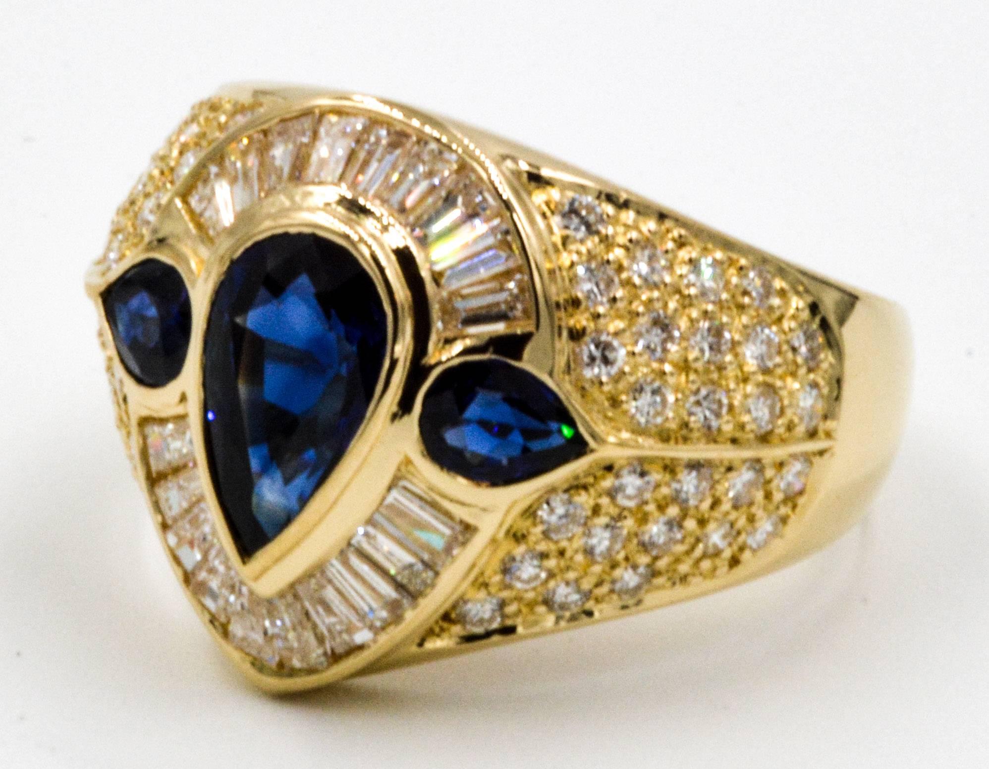 1.94 ct Blue Sapphires 1.12 ctw Diamonds 18 Karat Yellow Gold Ring In Excellent Condition In Dallas, TX