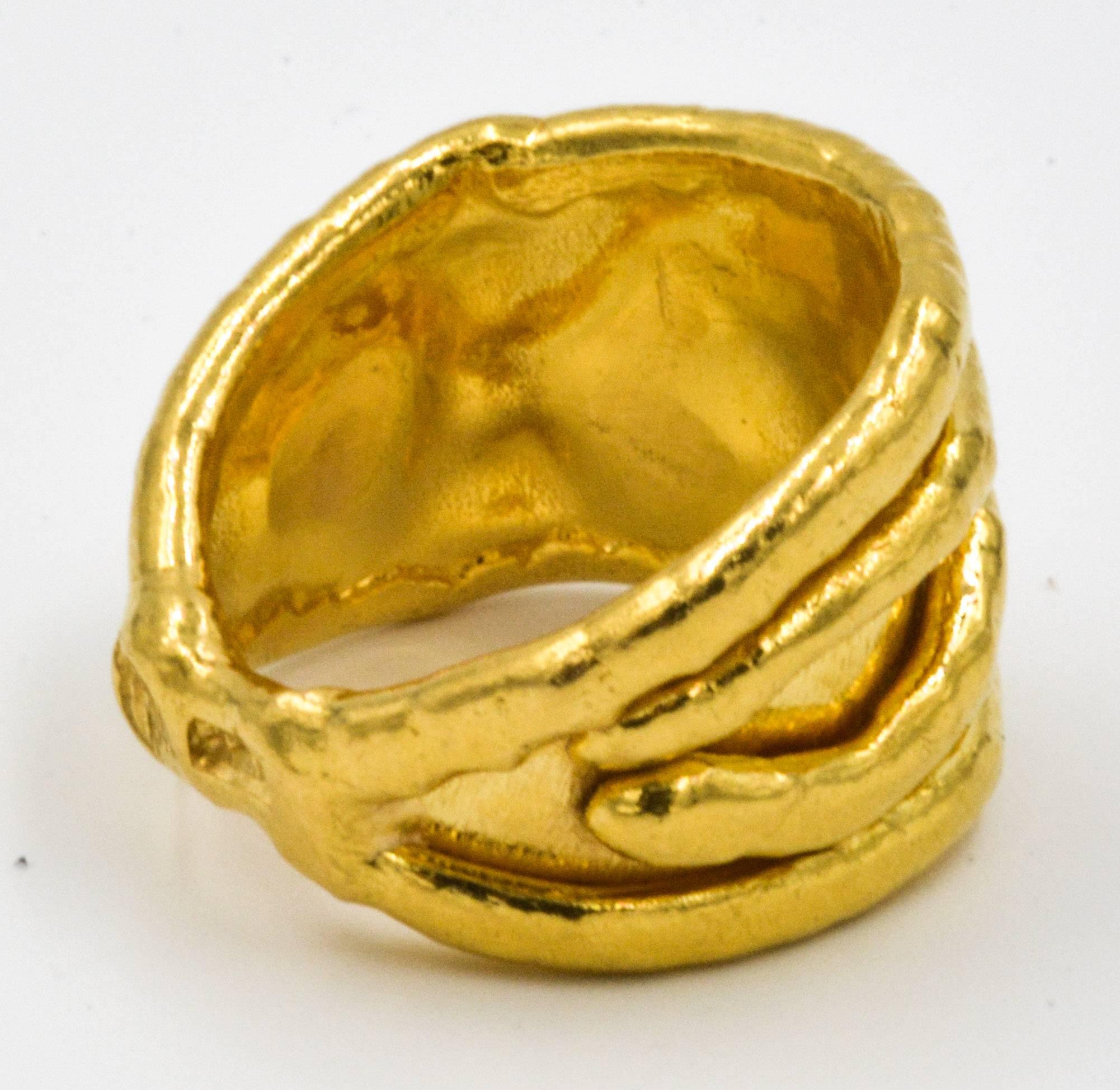 This classic Jean Mahie ring features the signature 