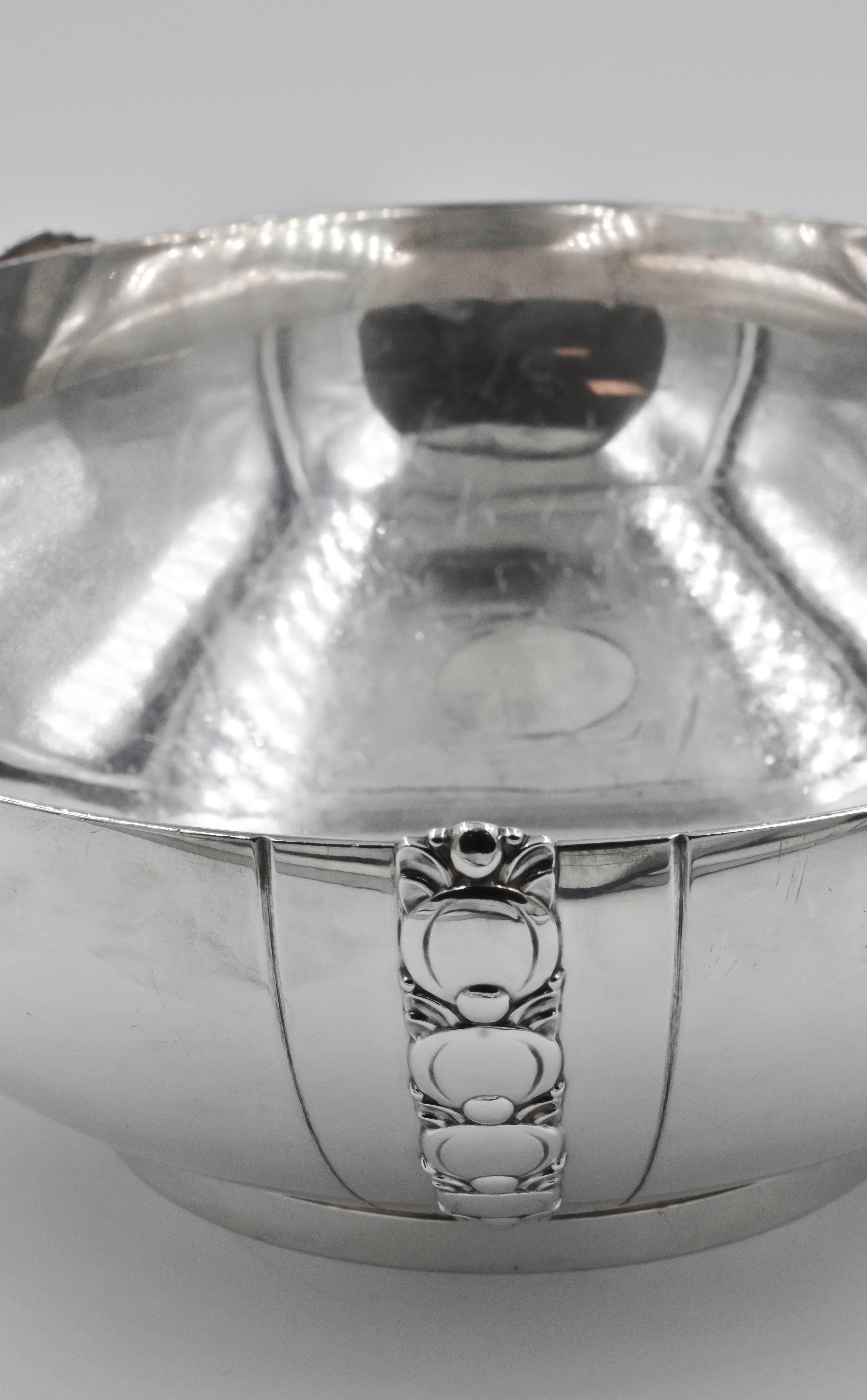 This beautiful Tiffany & Co salad bowl is a stunning Art Deco piece fashioned in shimmering American silver. Five panels alternate with narrow strips adorned with oranges to create a singular piece that hearkens back to the design Tiffany & Co