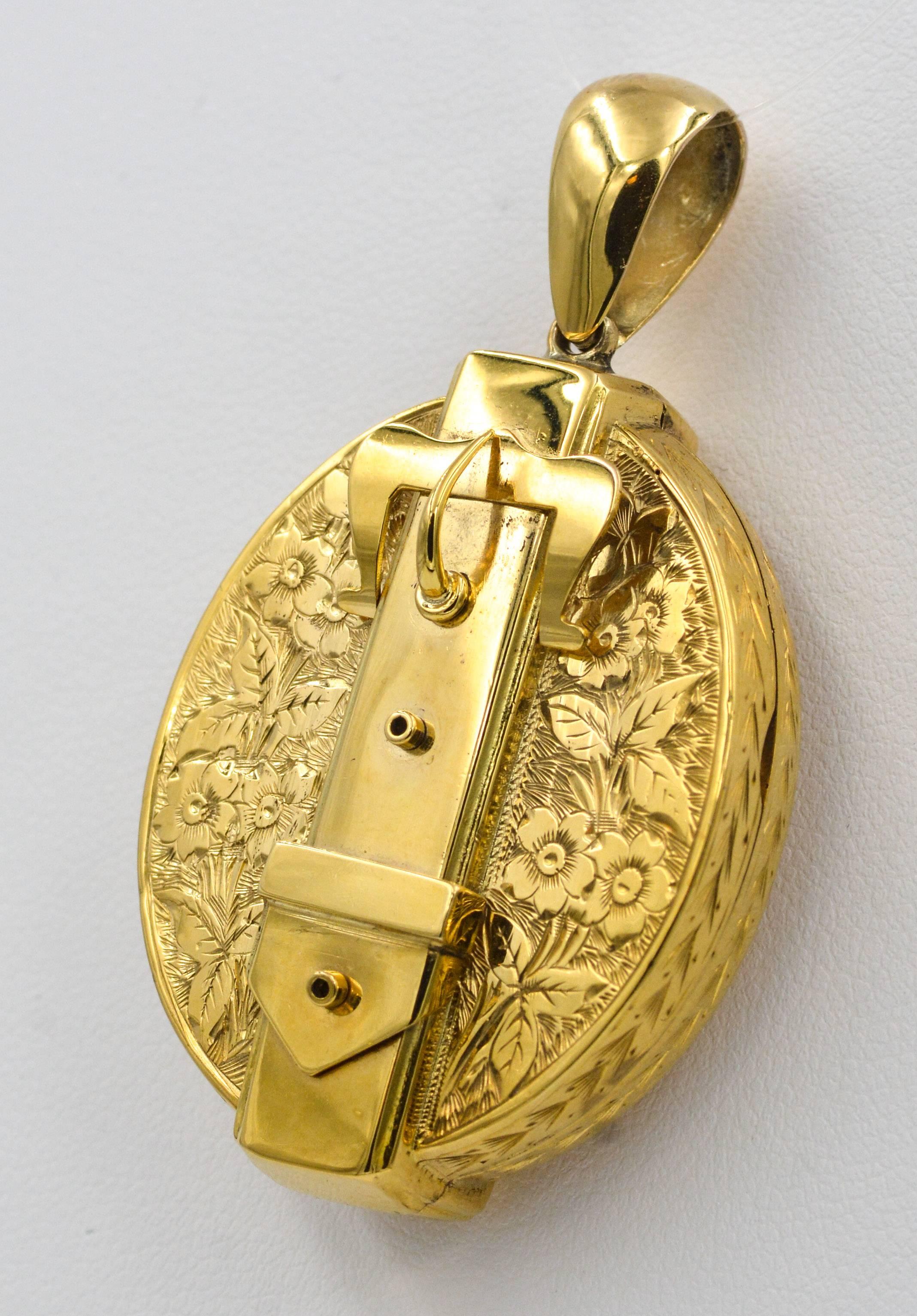 Victorian Hand Engraved Yellow Gold Locket 1