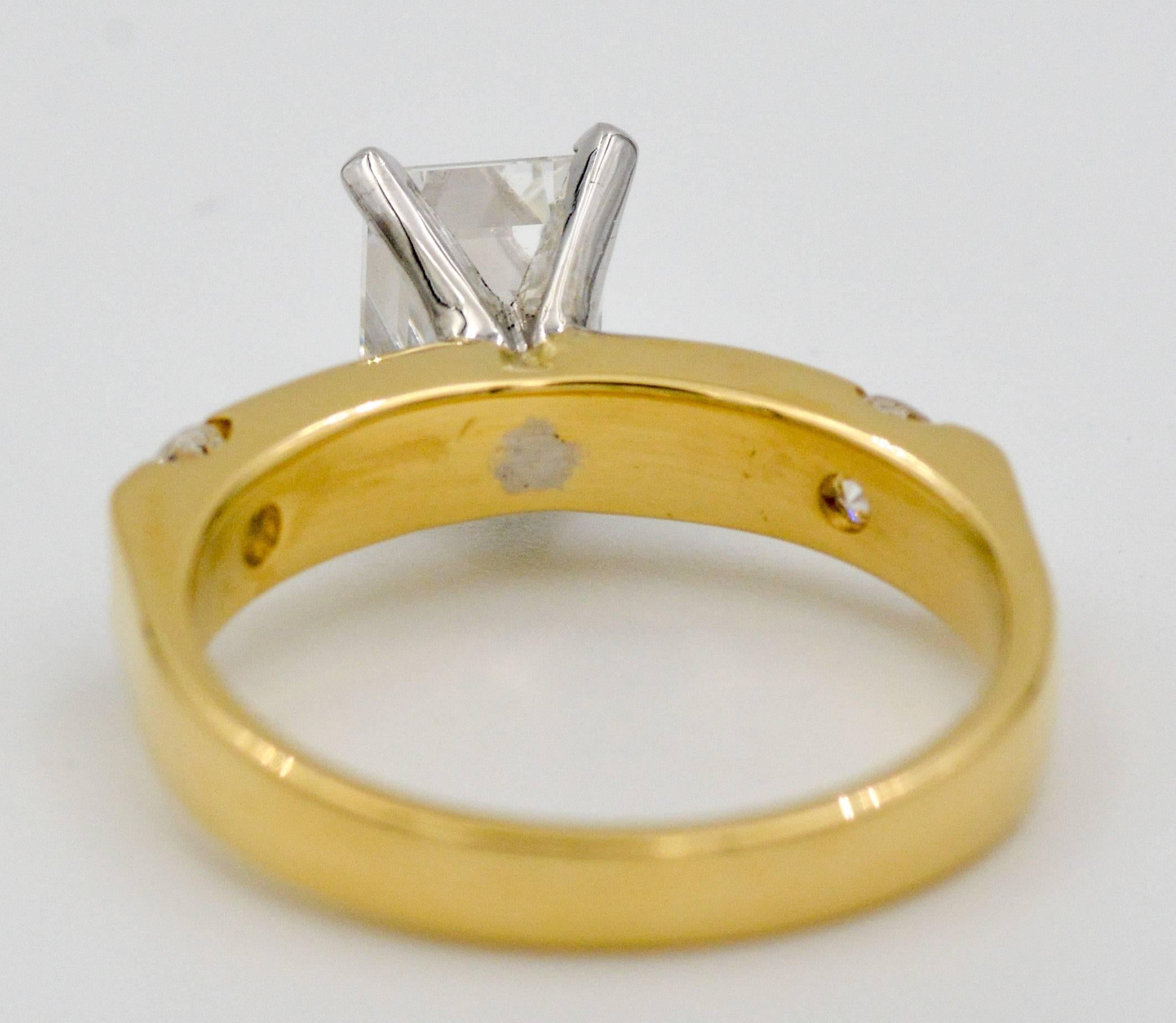 1.33 Carat Diamond Emerald 18 K White Gold Ring In New Condition In Dallas, TX