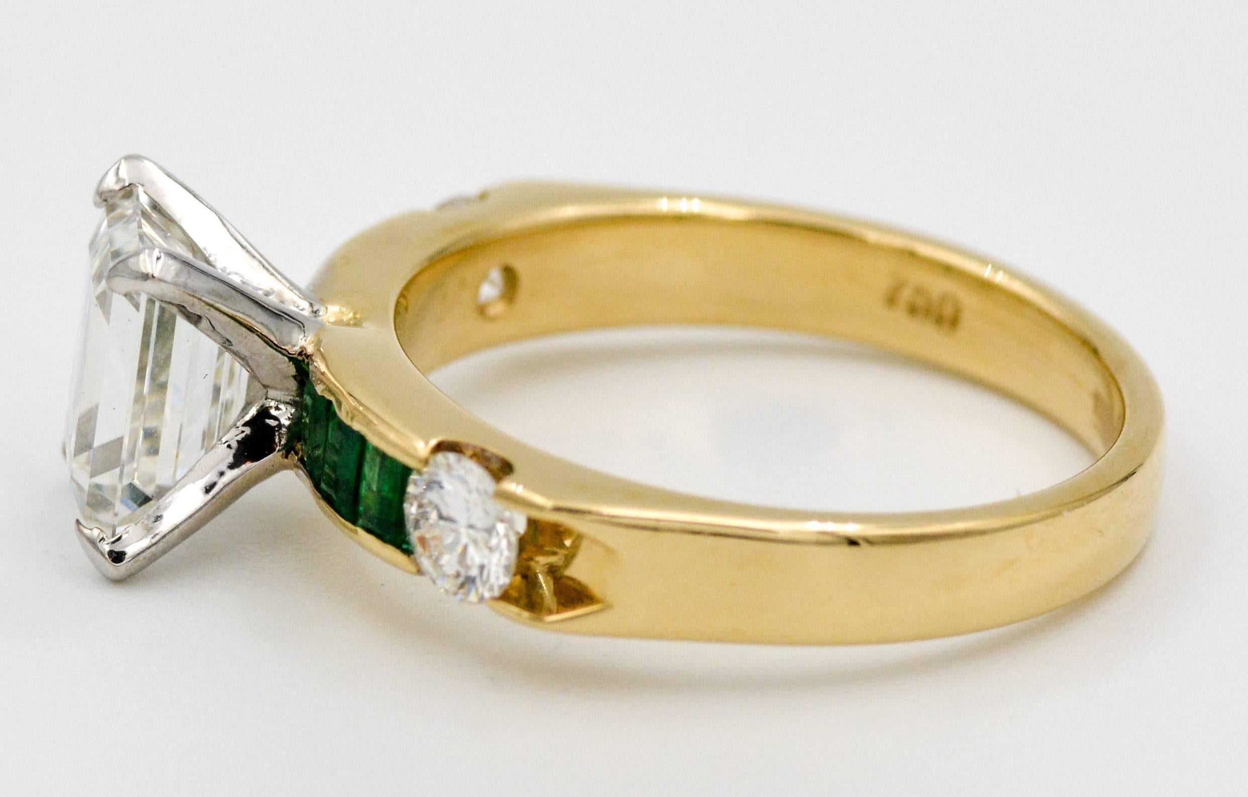 Modern 1.33 Carat Diamond Emerald 18 K White Gold Ring