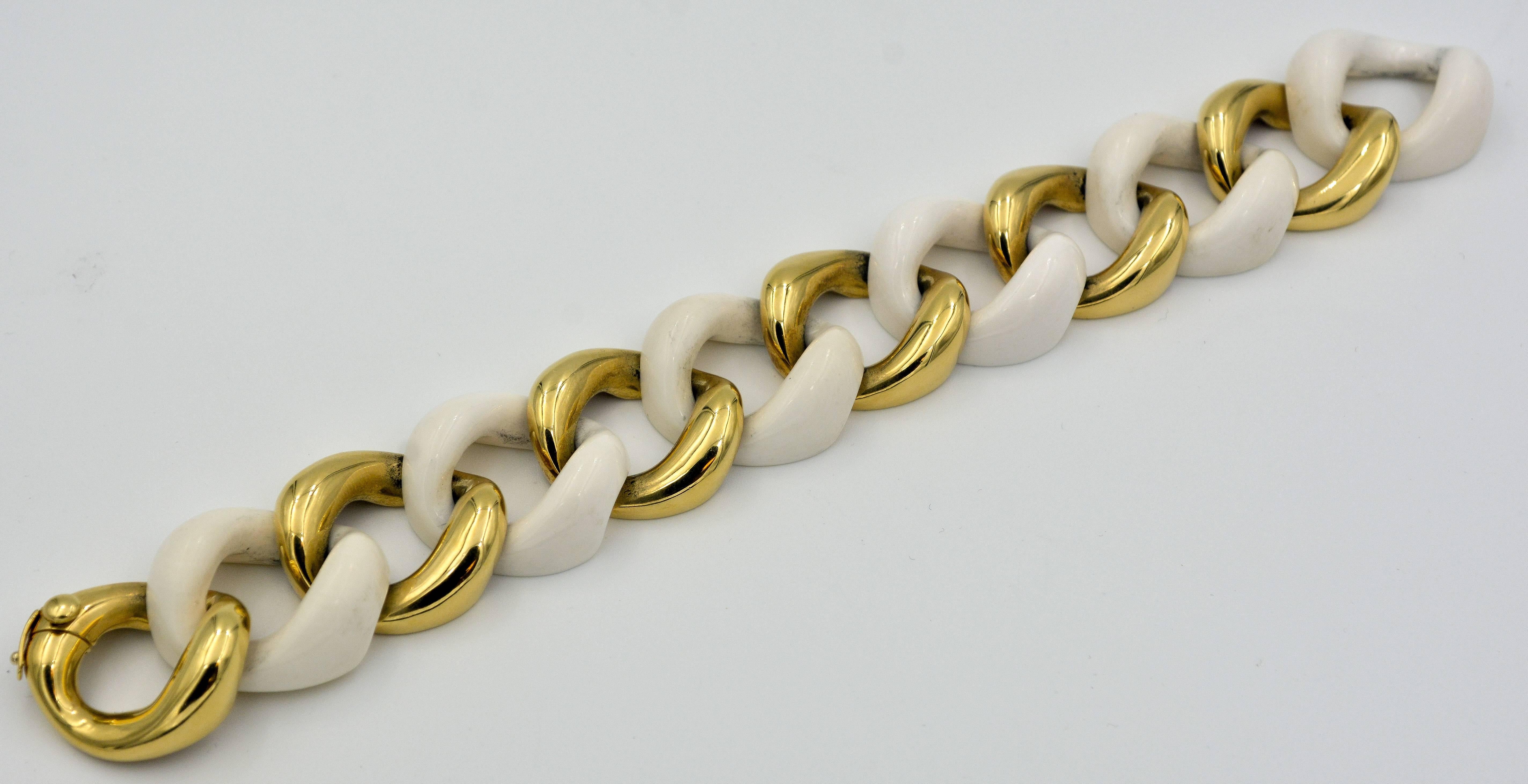 Seaman Schepps Mammoth Tusk Gold Link Bracelet In New Condition In Dallas, TX