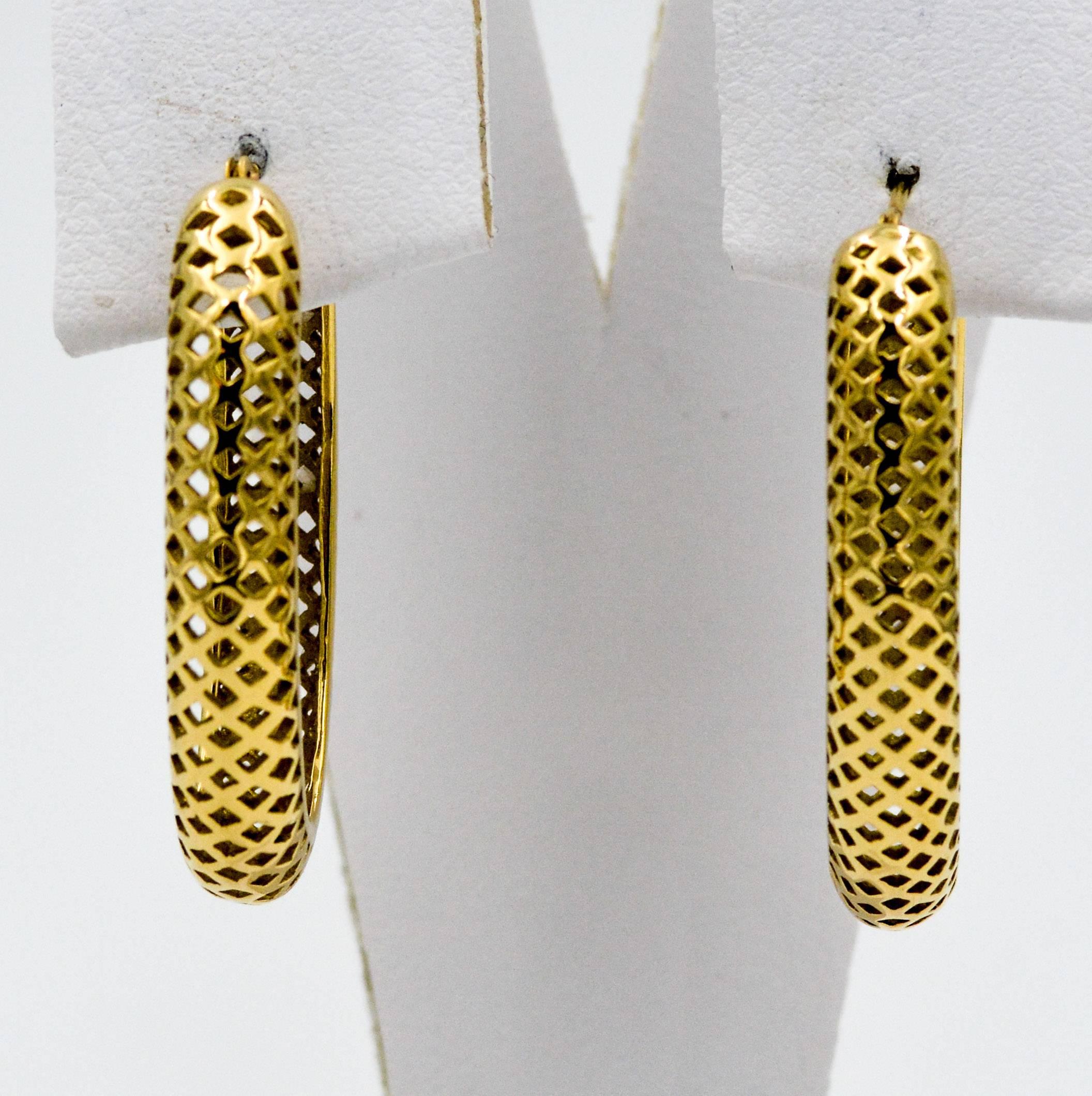 Modern Ray Griffiths 18 Karat Yellow Gold Hollow Oval Hoop Earrings