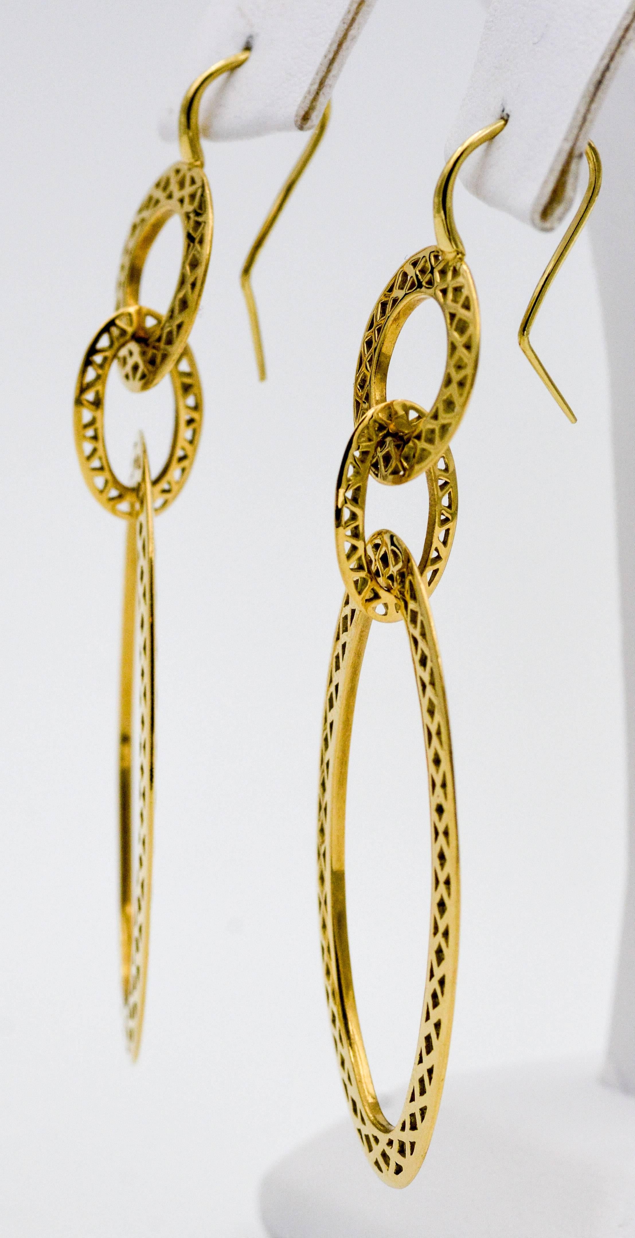 Ray Griffith Yellow Gold Gypsy Hoop Earrings In New Condition In Dallas, TX