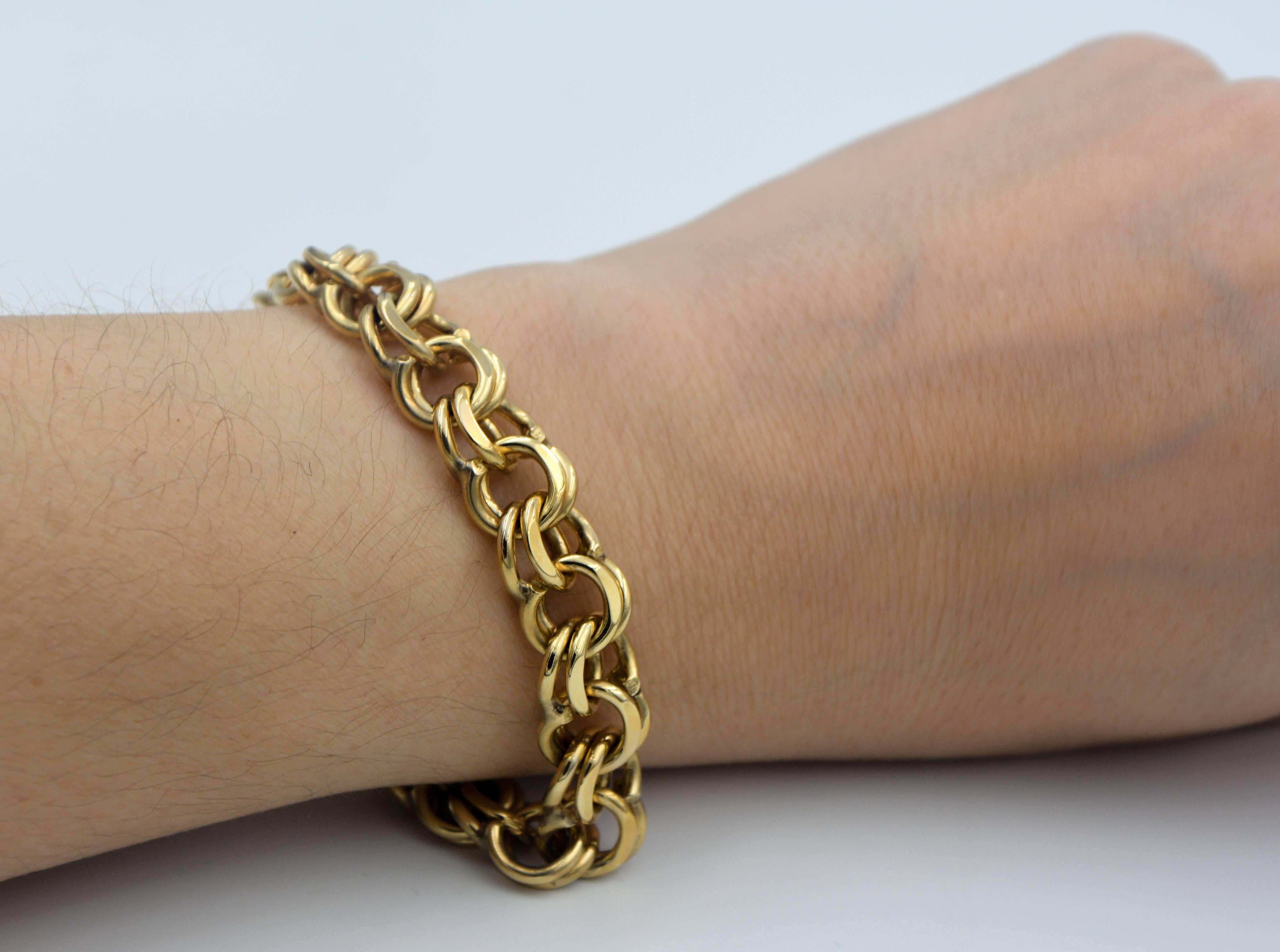 Modern Classic 1970s Yellow Gold Double Link Charm Bracelet Chain