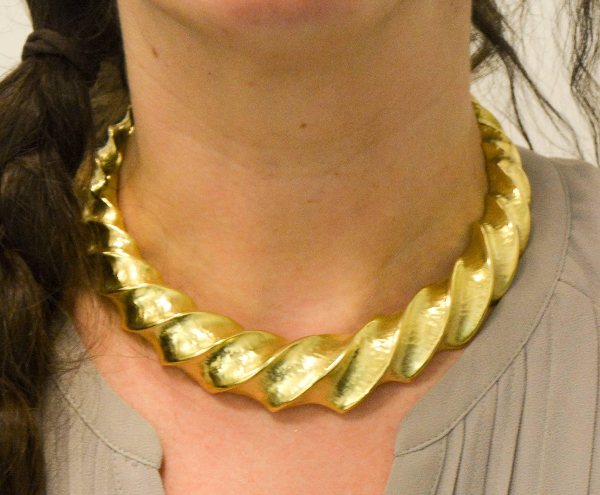 As a finishing touch to your outfit, you'll see the golden light reflect off this substantial 18 karat yellow gold twist collar necklace with a light hammered finish, and hinged opening for ease of wear.  With a high polish finished back to lay