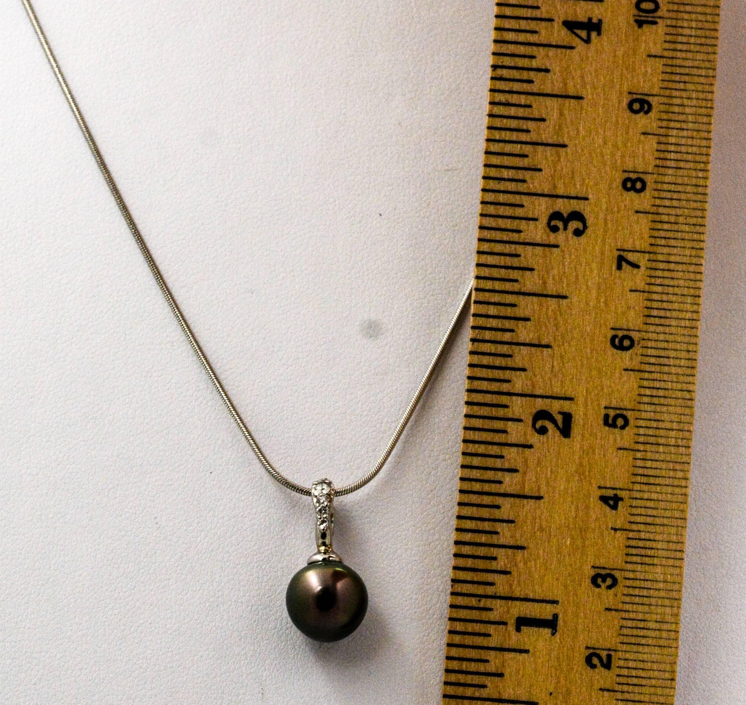 Classic Cultured Black Pearl Drop Pendant and White Gold Snake Chain In Excellent Condition In Dallas, TX