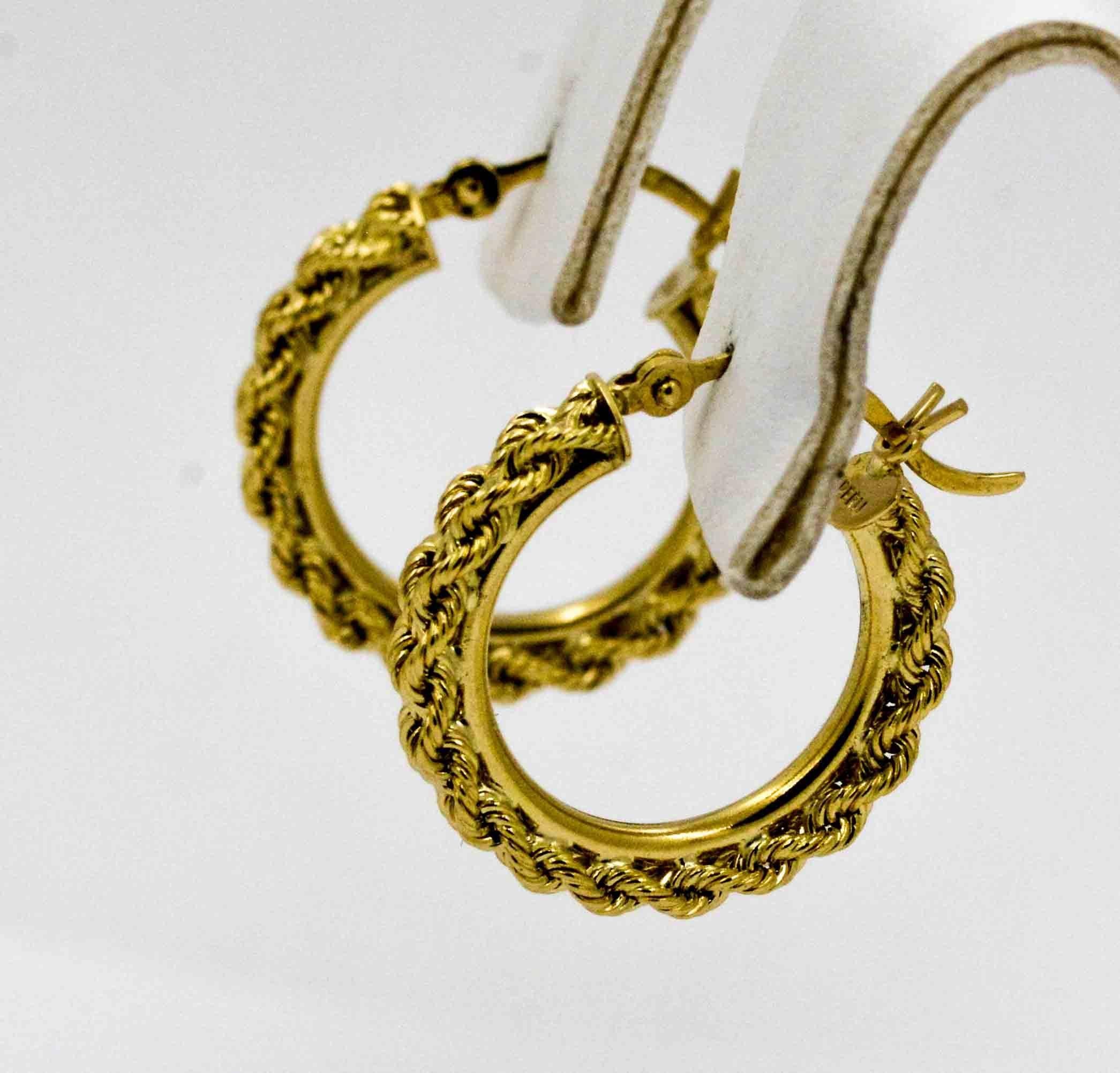 Double 14 KY Gold Rope Hoop Earrings In Excellent Condition In Dallas, TX
