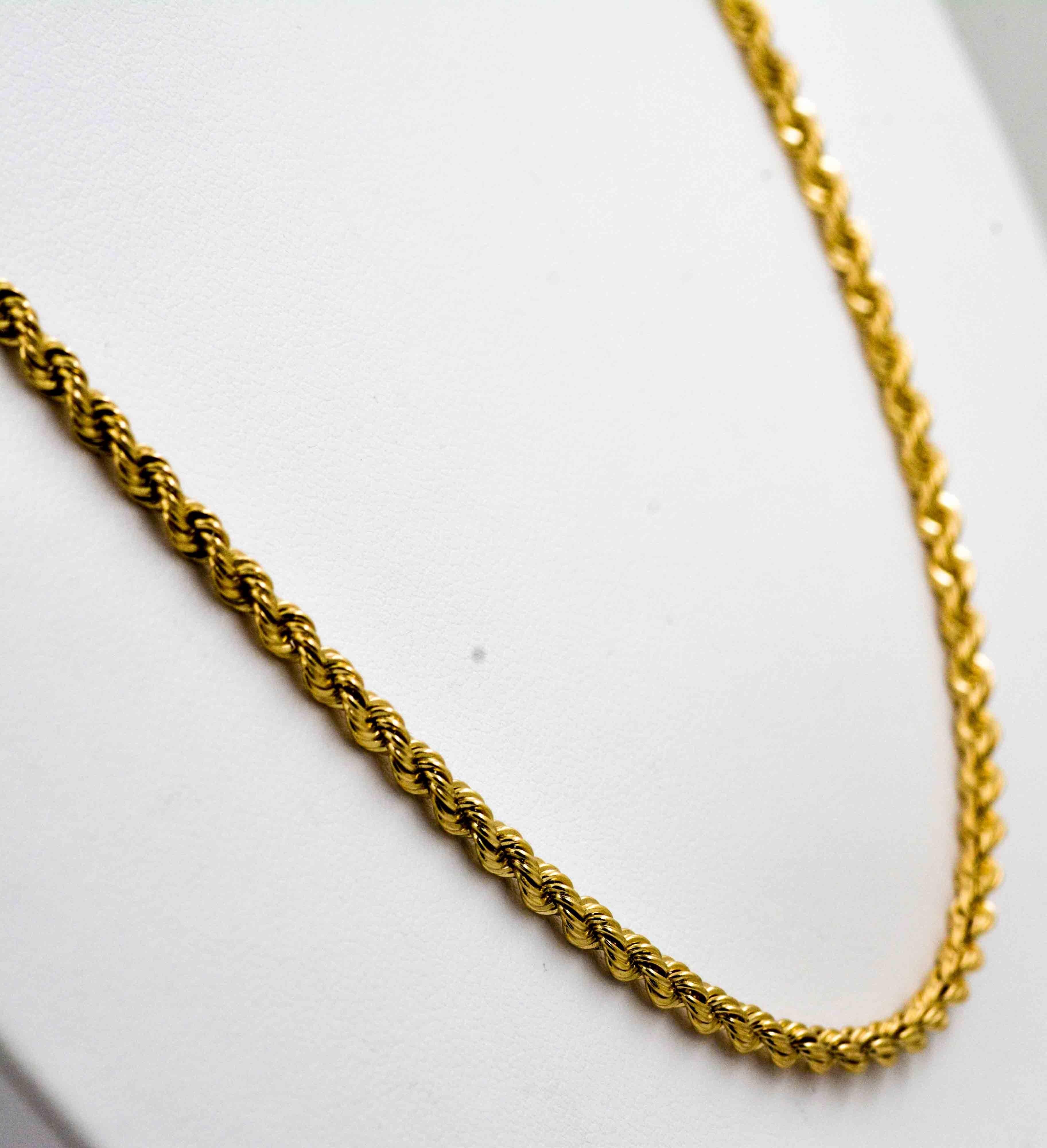 Classic Yellow Gold Rope Chain Necklace In Excellent Condition In Dallas, TX