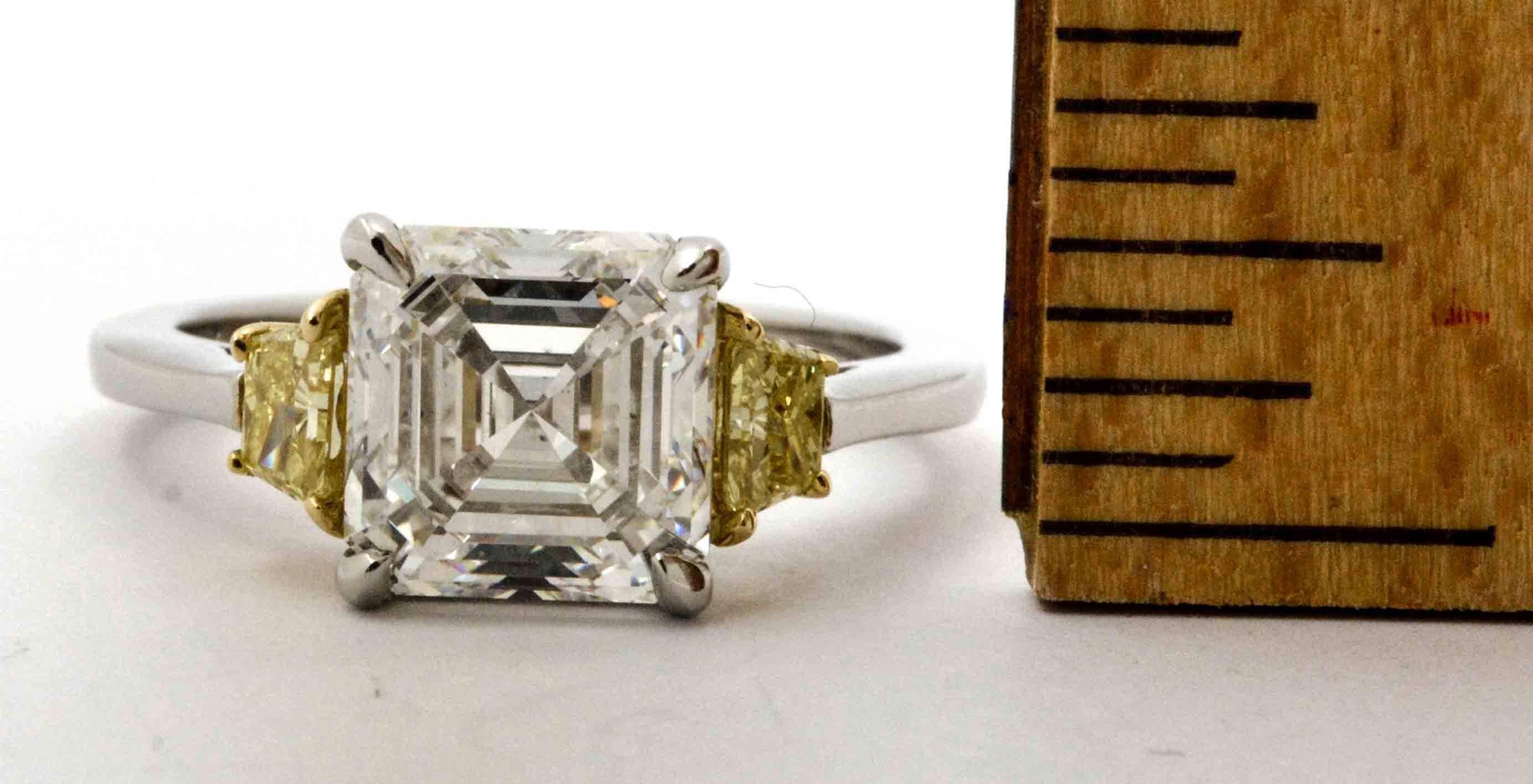 Platinum White and Yellow Diamond Engagement Ring In New Condition In Dallas, TX