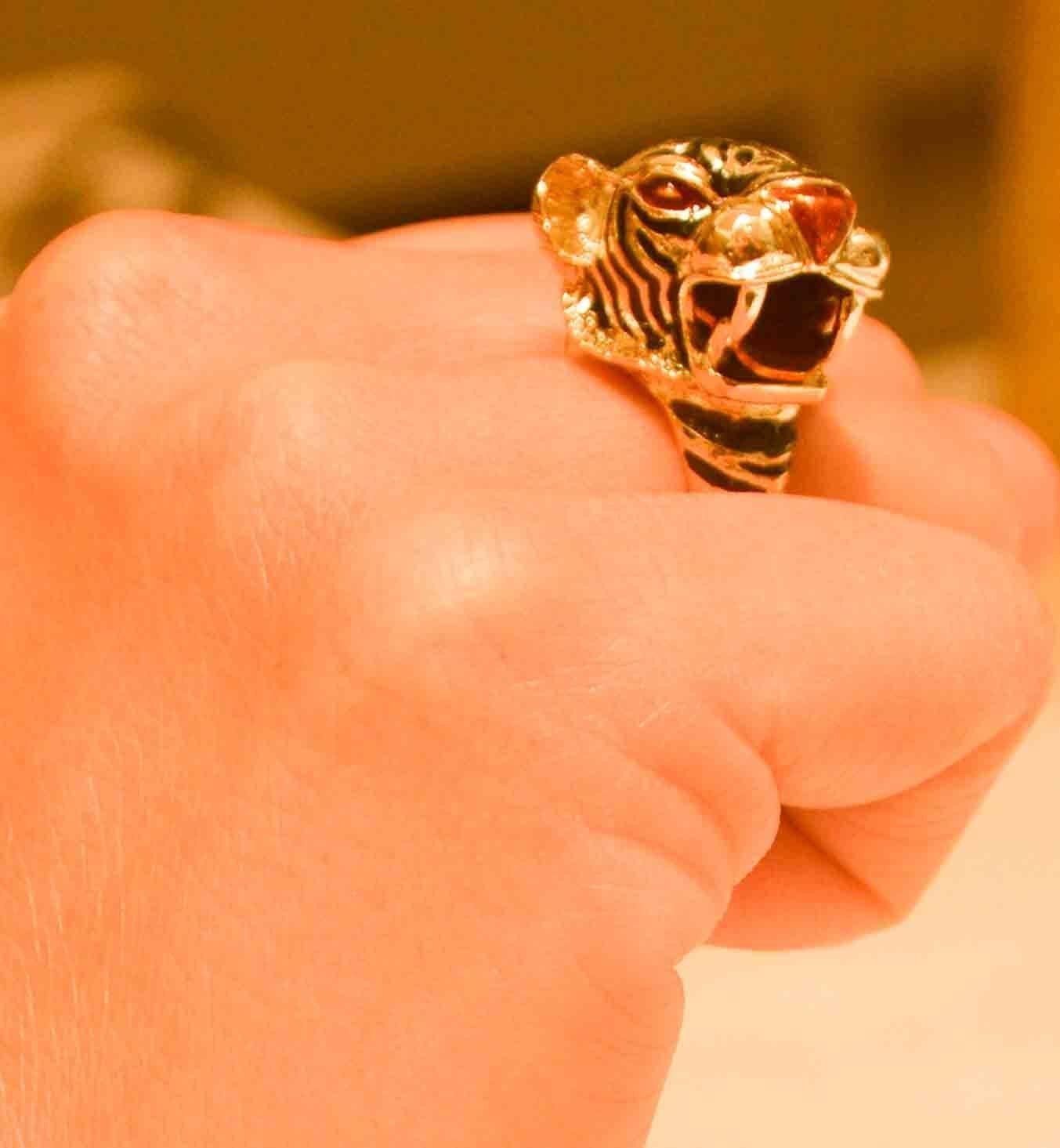 18 Karat Yellow Gold and Enamel Tiger Head Ring 2