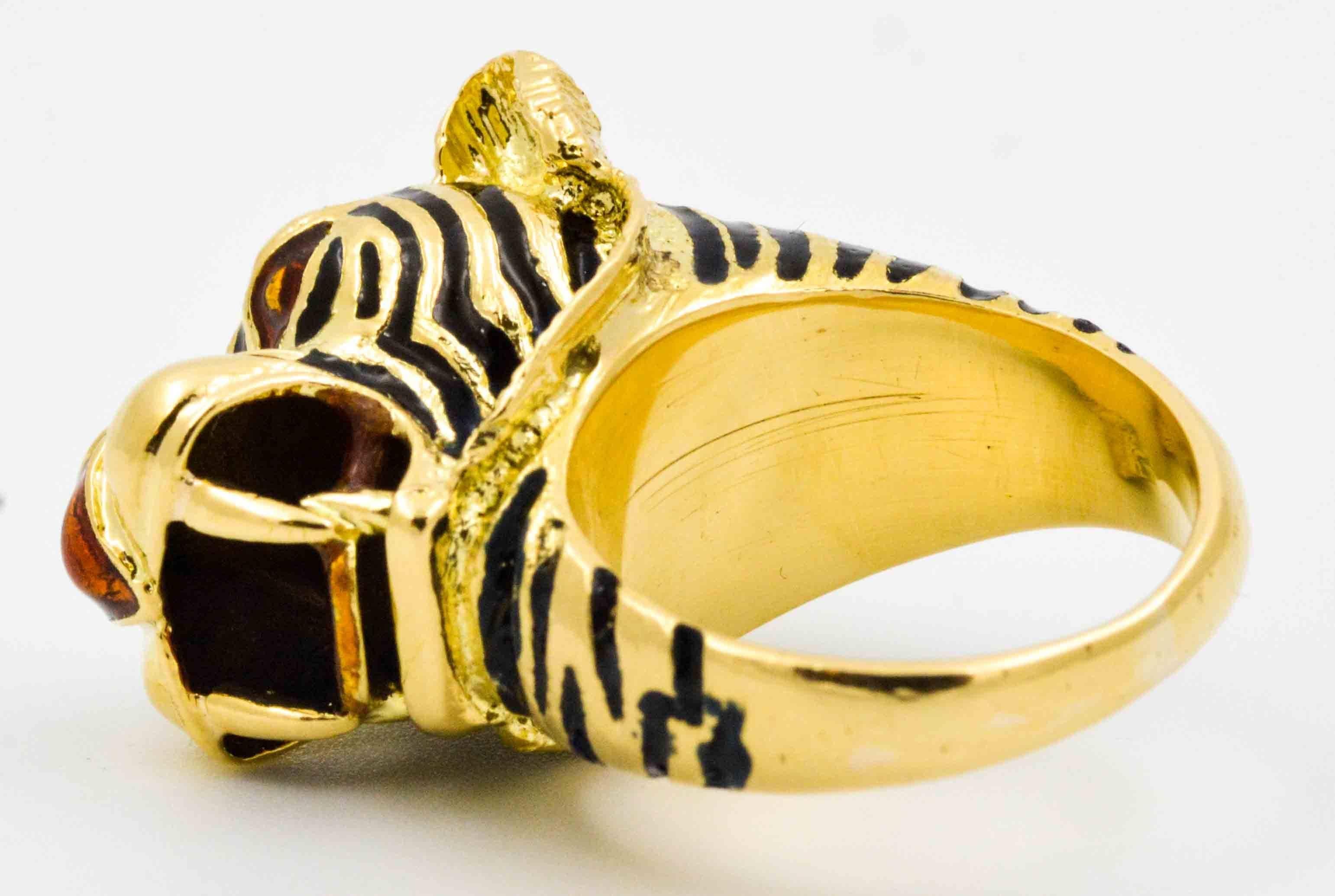 18 Karat Yellow Gold and Enamel Tiger Head Ring In Excellent Condition In Dallas, TX