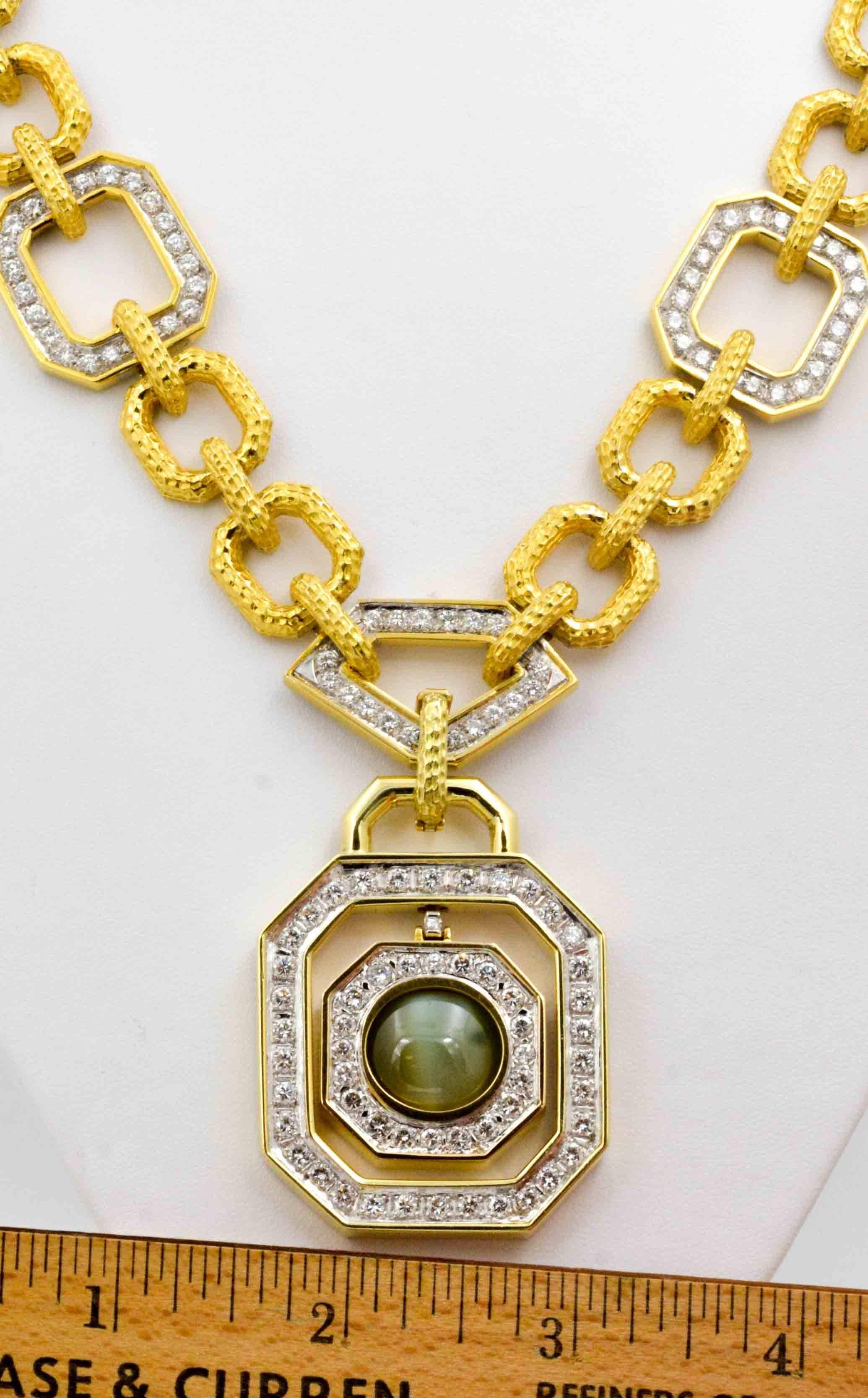 Bold  Diamond and Cats Eye Chrysoberyl 18 Karat Yellow Gold Necklace In Excellent Condition In Dallas, TX