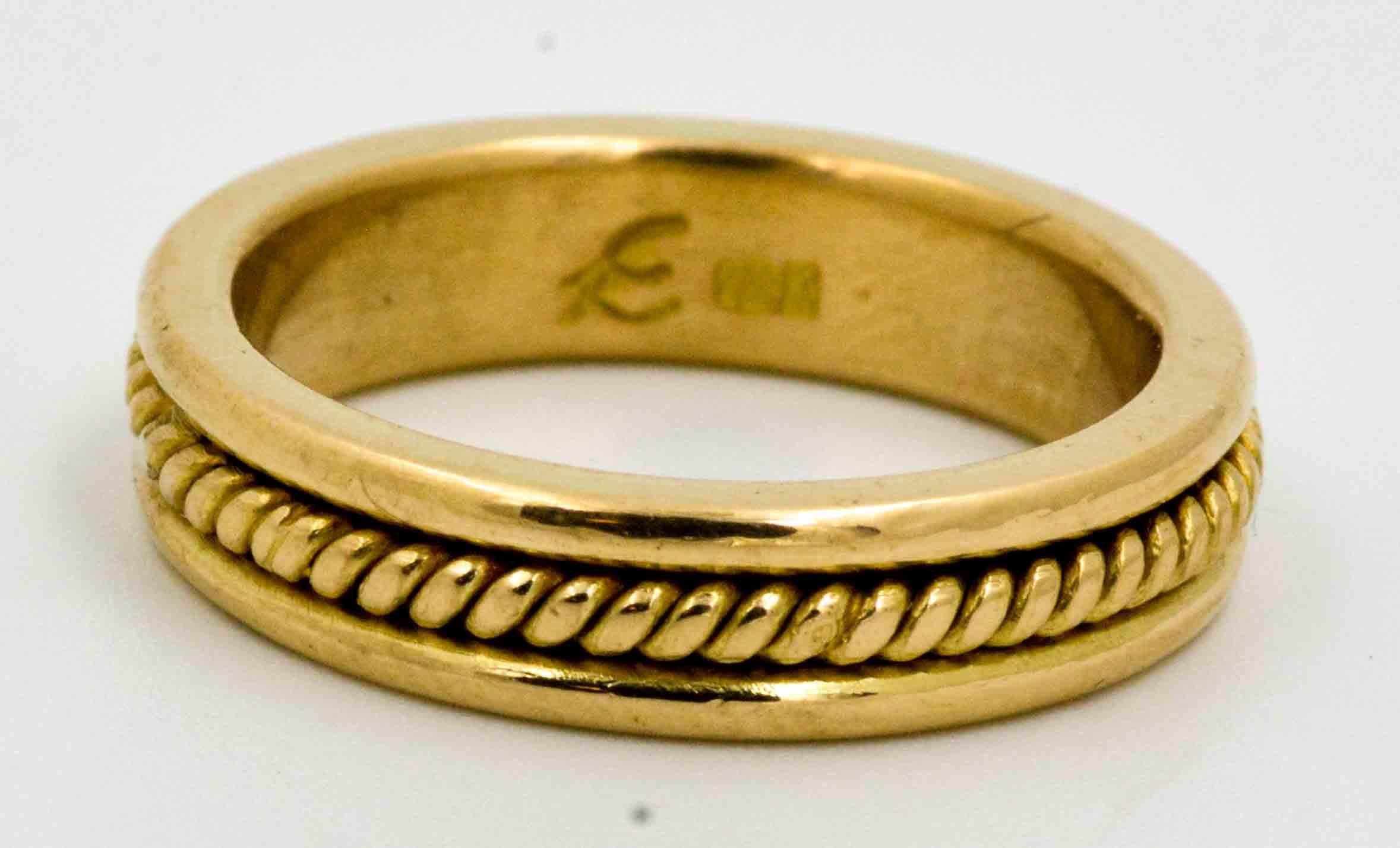 Elizabeth Locke 18 Karat Yellow Gold Band with Rope Centre In Excellent Condition In Dallas, TX