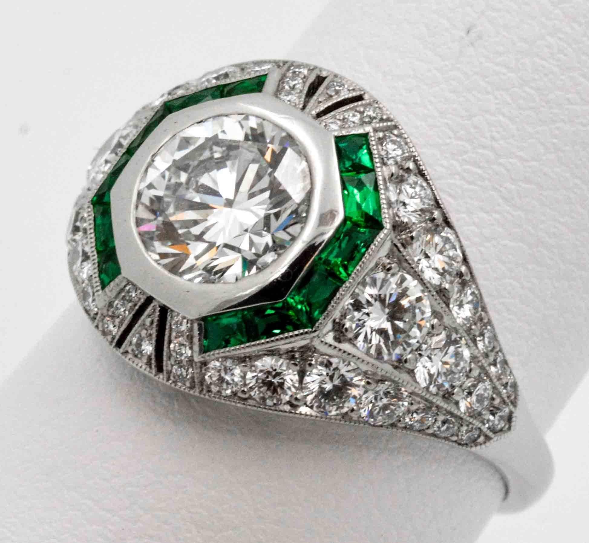 1.58 Carat Round Diamond Emerald Halo Engagement Platinum Ring In New Condition In Dallas, TX