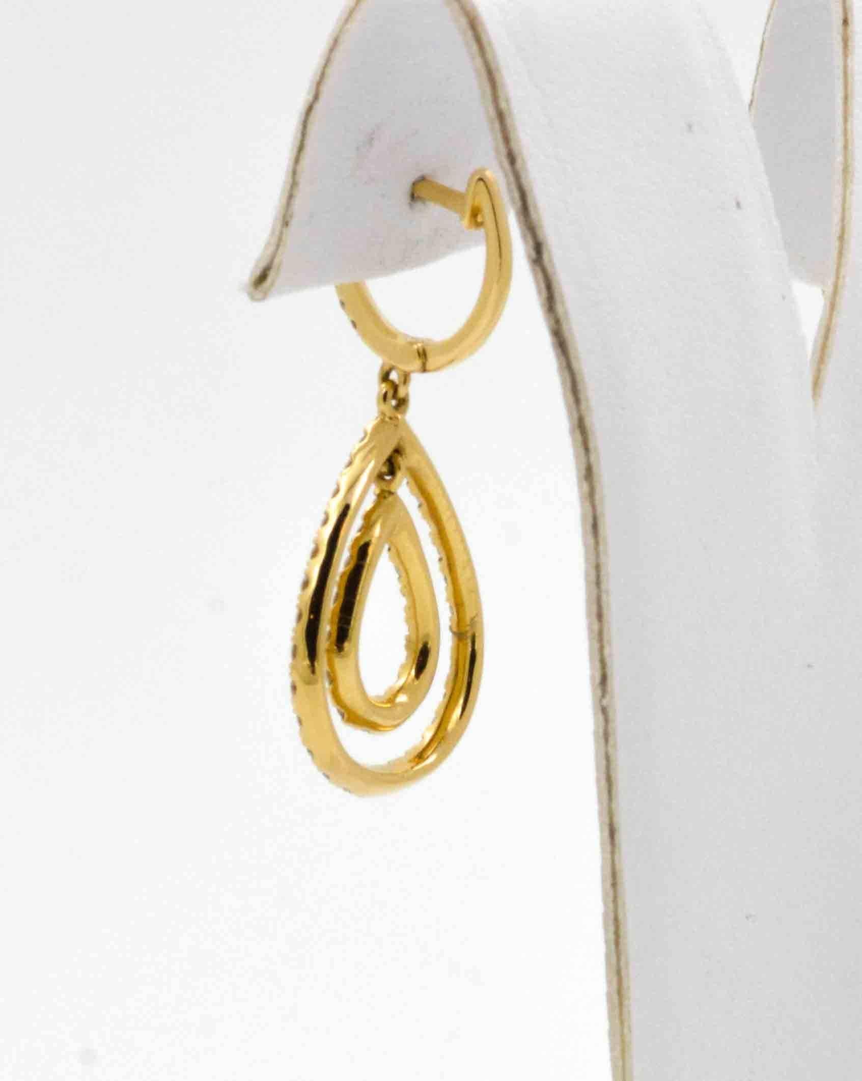 Sparkling with every tilt of the head, this stunning pair of 18kt yellow gold drop style earrings are magnificent at  catching the light and the attention of everyone in the room. These stunning earrings are set with round brilliant cut diamonds