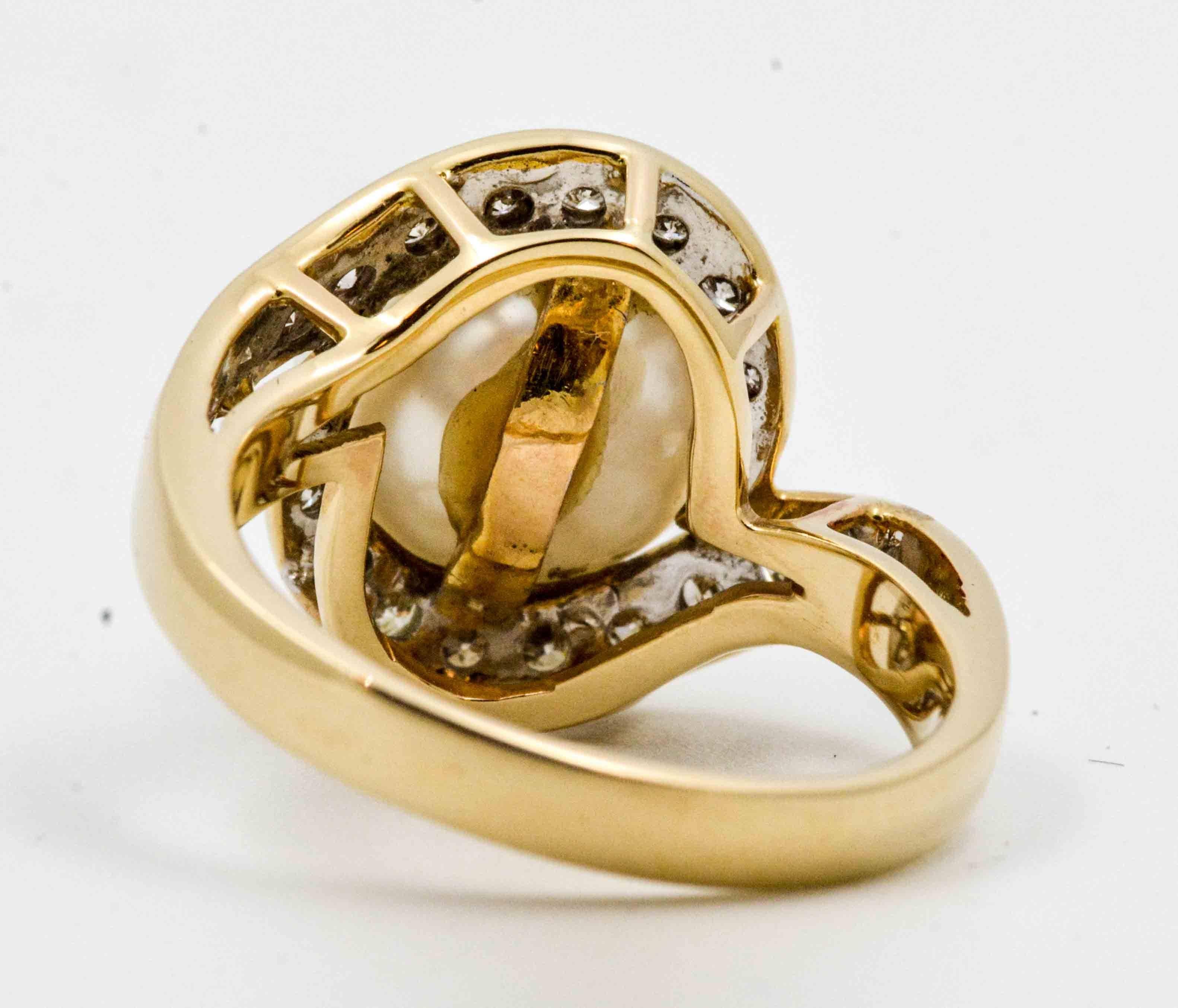 14 Karat Gold Pearl Diamond Ring In Excellent Condition In Dallas, TX