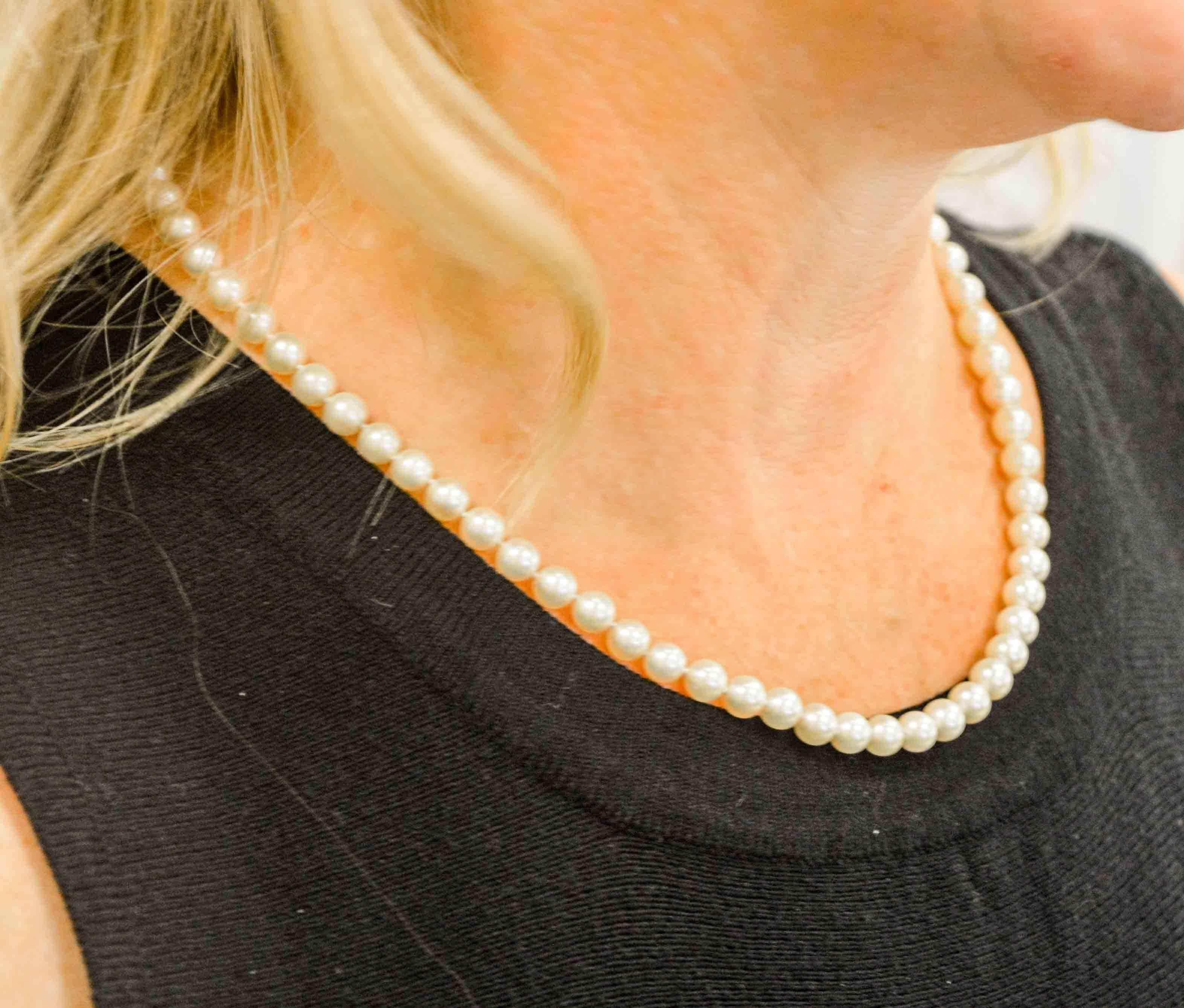 Cream Cultured Pearls Necklace 1