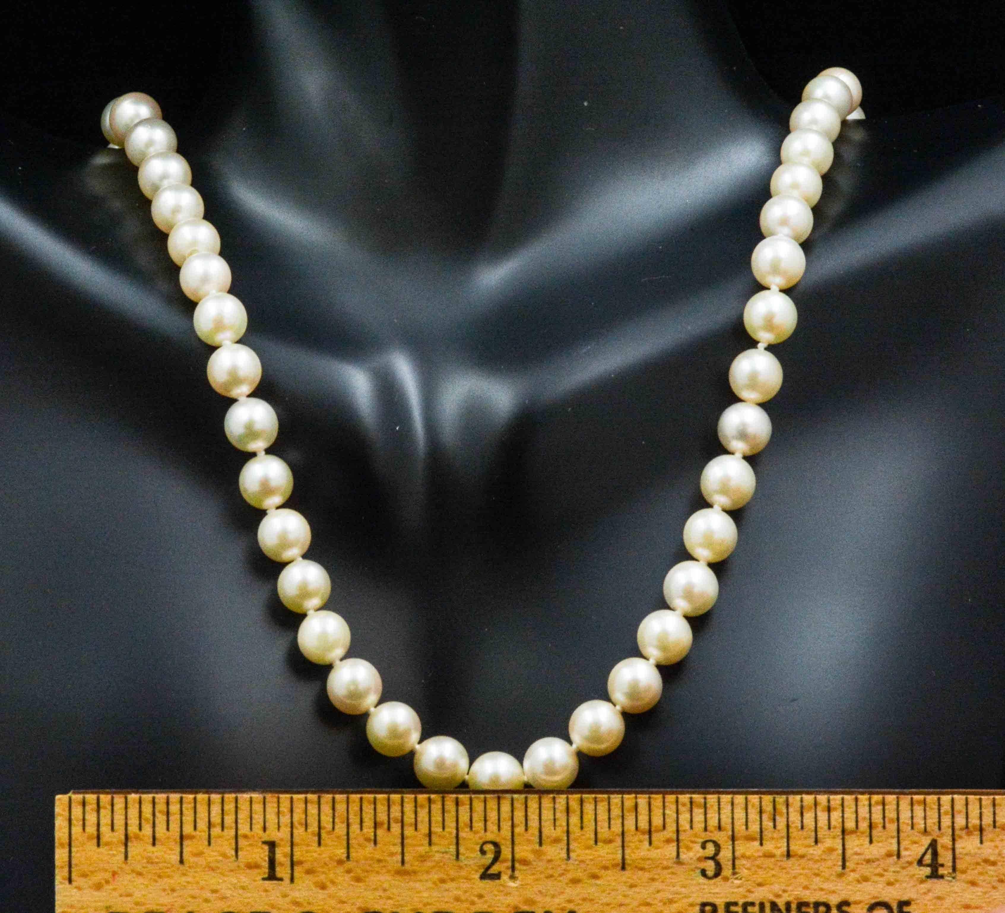 Cream Cultured Pearls Necklace In Excellent Condition In Dallas, TX