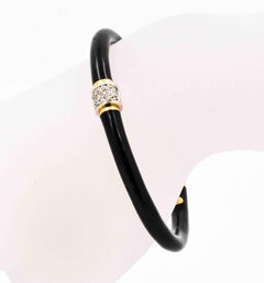 .16 ctw Diamond 18 Karat Yellow Gold Black Enamel Soho Bangle Bracelet