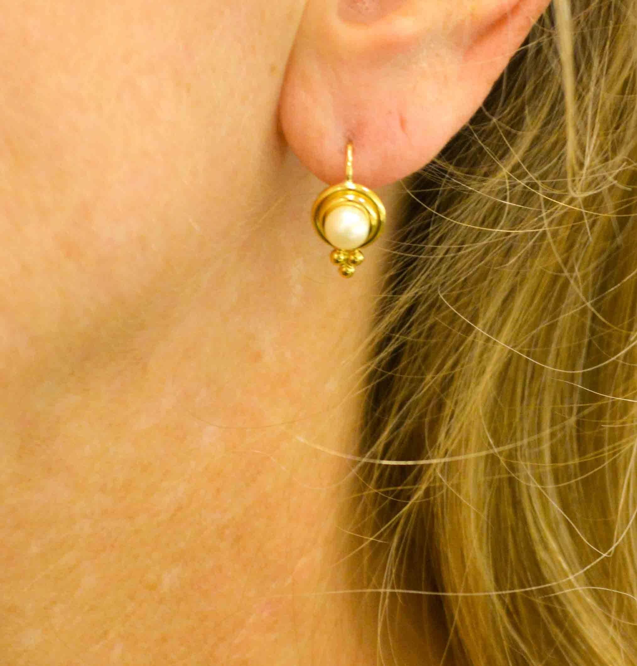 Women's 18 Karat Yellow Gold White Cultured Pearl Temple St. Clair Earrings