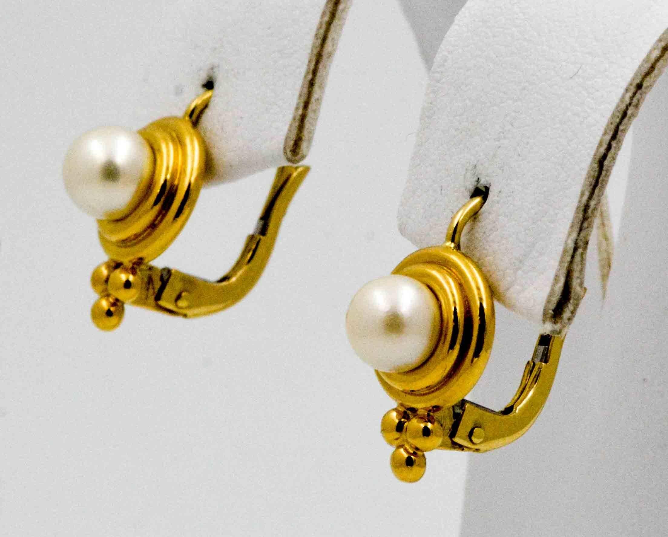 Modern 18 Karat Yellow Gold White Cultured Pearl Temple St. Clair Earrings