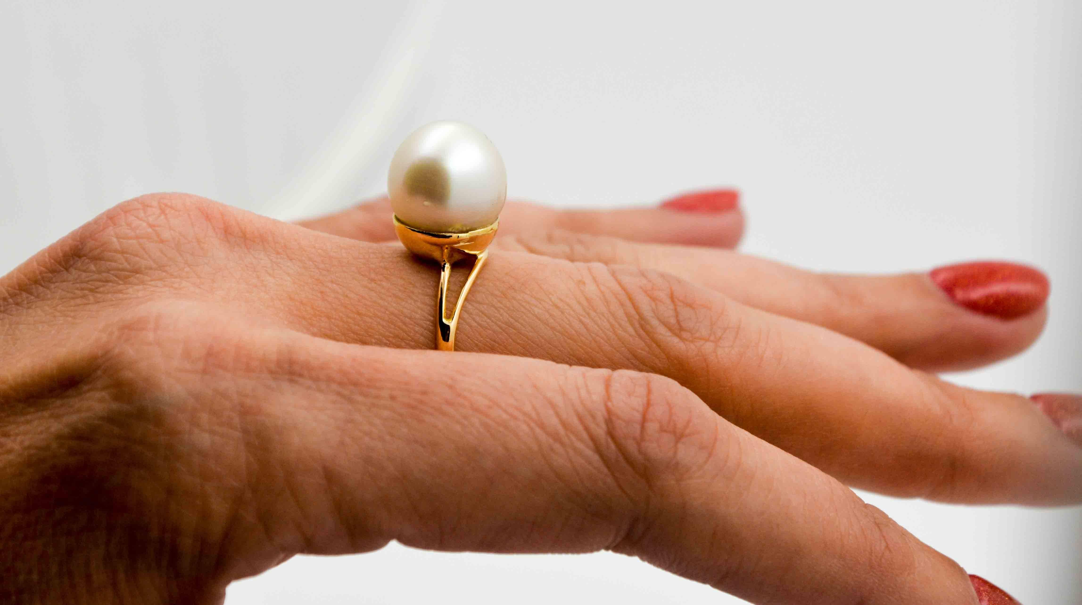 South Sea Cultured Pearl 18 Karat Yellow Gold Ring 4