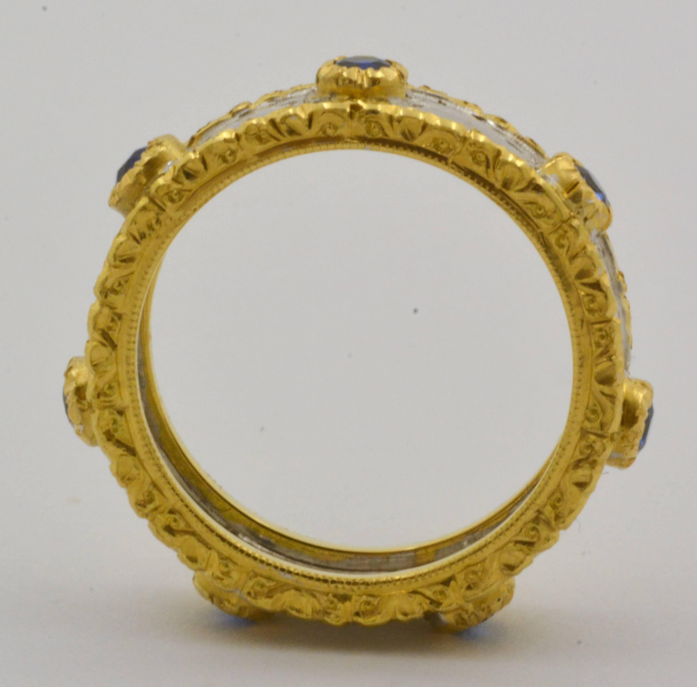 Women's Italian Maini Gioielli Sapphire 18 Karat Gold Hand Engraved Ring