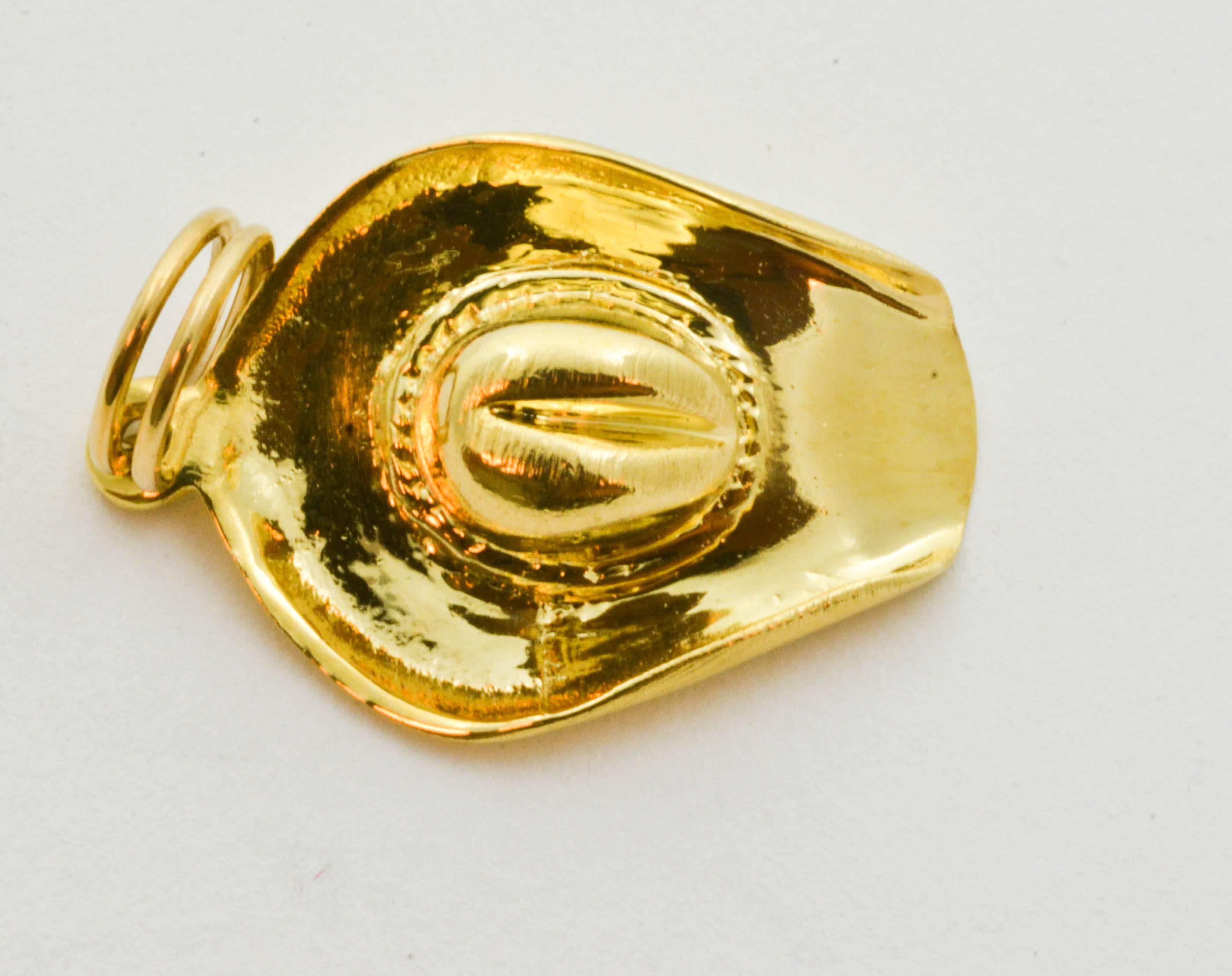 Gold Cowboy Hat Charm In Excellent Condition In Dallas, TX