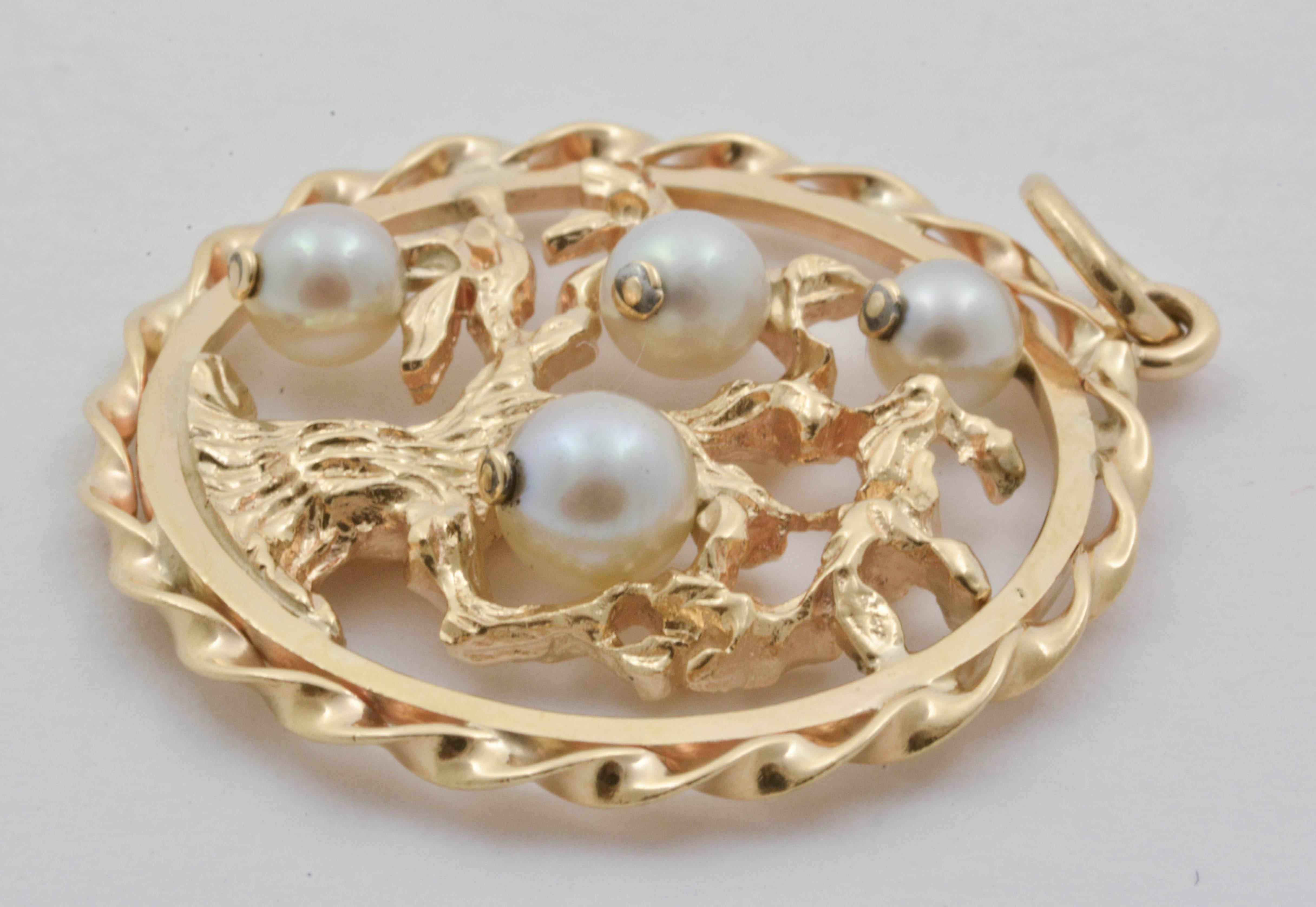 Classic Cultured Pearls Gold Tree of Life Pendant In Excellent Condition In Dallas, TX