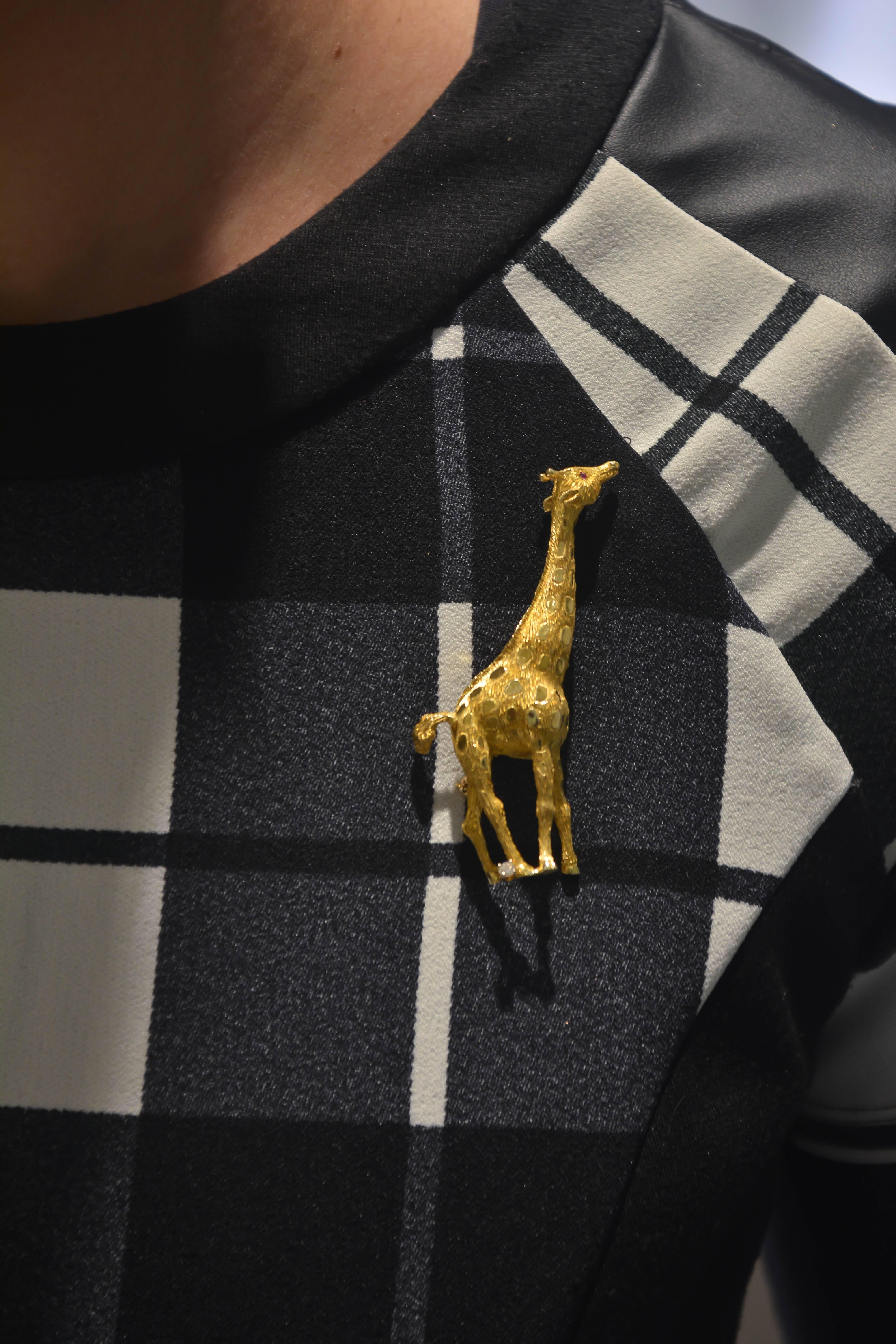 Women's or Men's Pampillonia 18 Karat Gold Giraffe Brooch from Eiseman Jewels