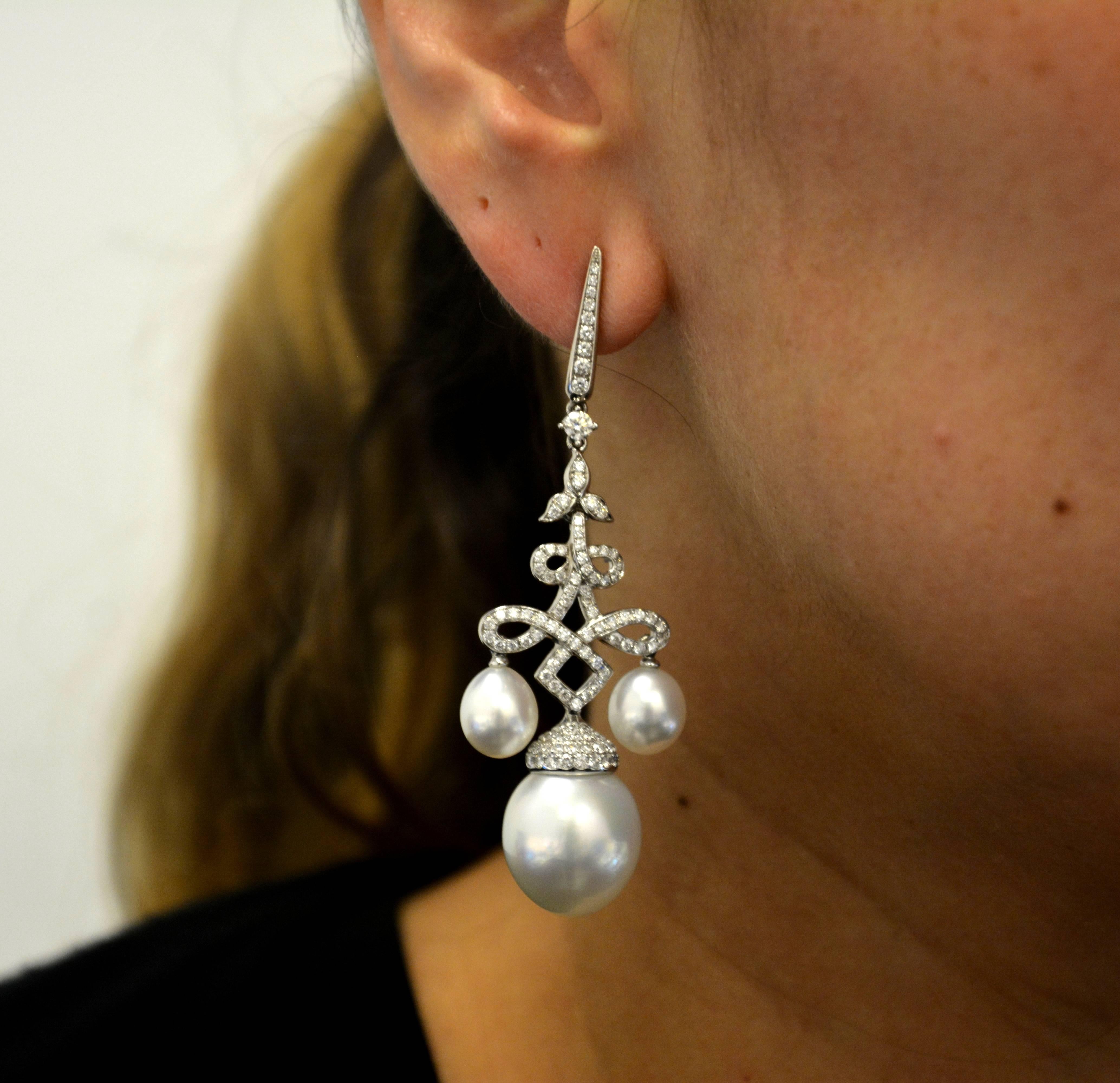 18 Kt Gold, South Sea Pearls 2.88 Ct Diamond Chandelier Earrings In New Condition In Dallas, TX