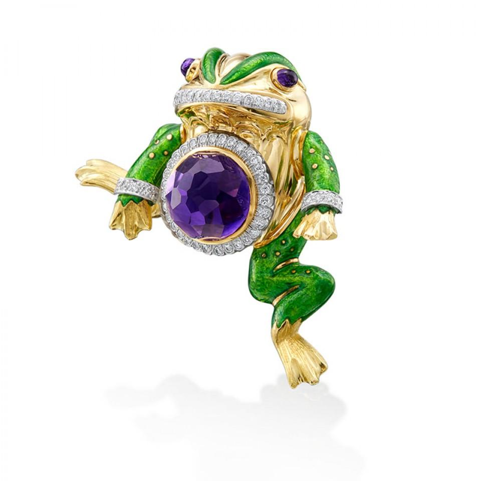Exclusively from our Estate collection, comes an exciting and playful frog pin from David Webb. David Webb is the quintessential American jeweler of exceedingly modern jewelry. Driven by art, design and bold pieces this pin embodies David Webb’s