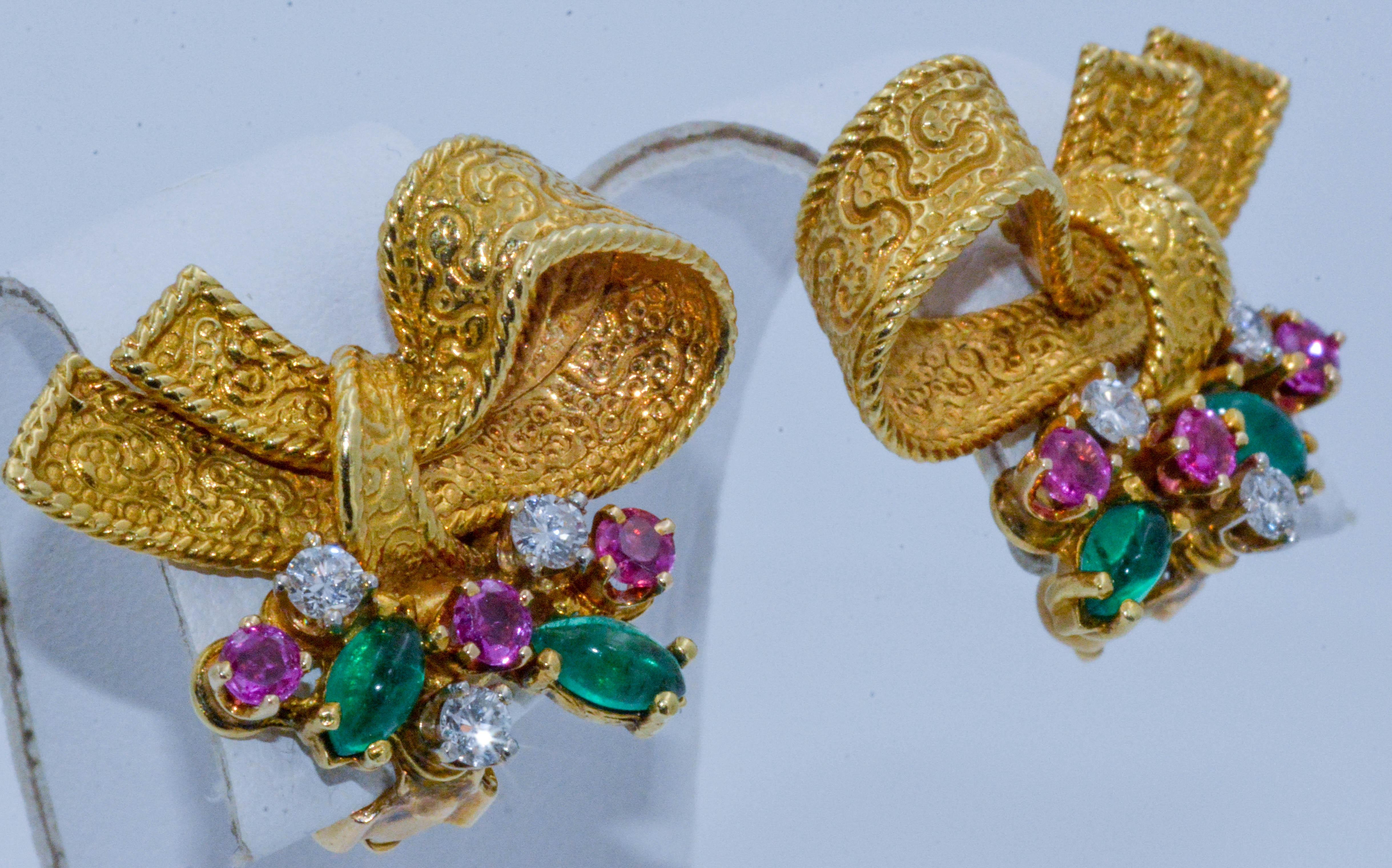 Ruby Emerald Diamond Gold Ribbon Clip On Earrings In Excellent Condition In Dallas, TX