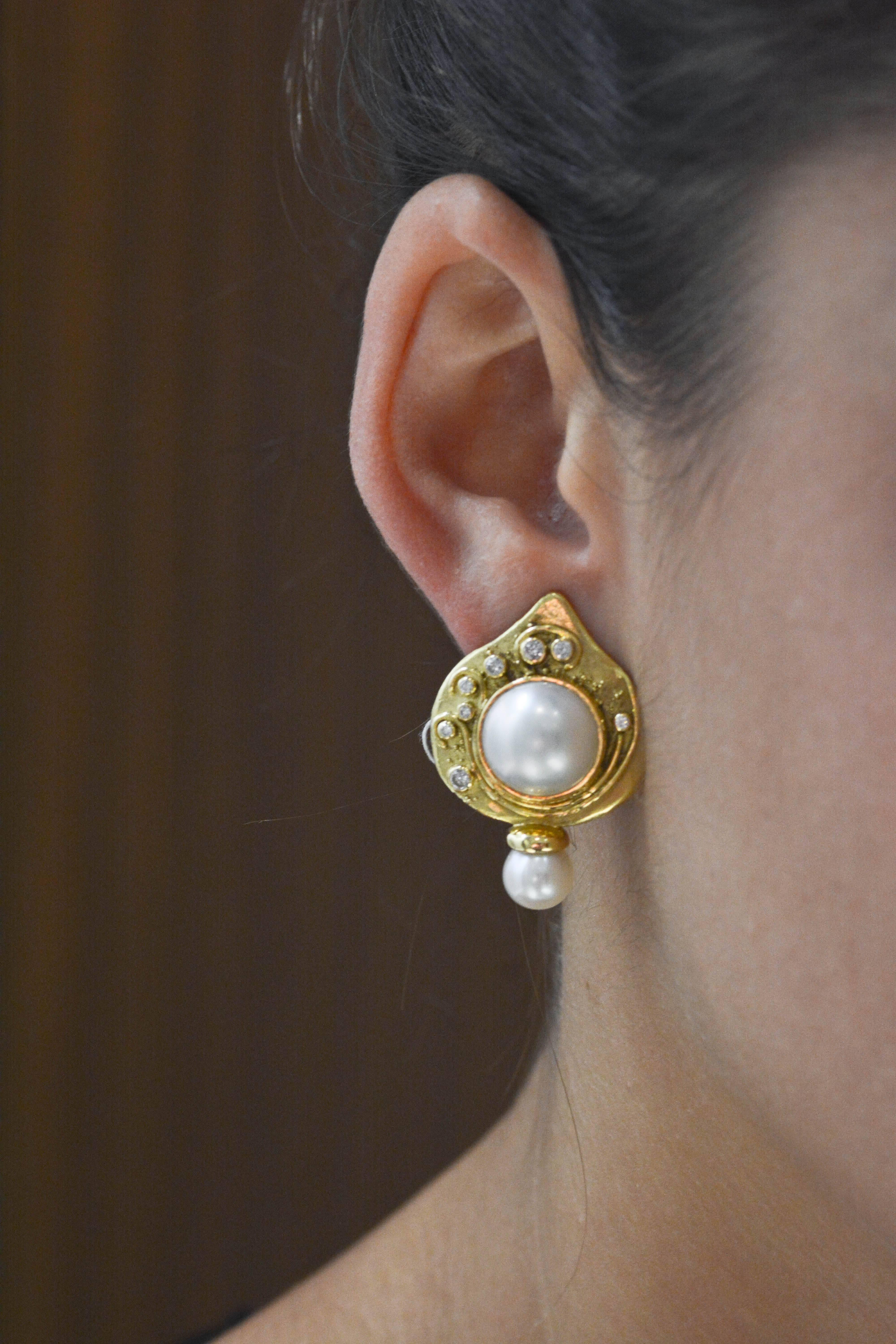 Elizabeth Gage Shiraz Pearl  Gold Earrings 1