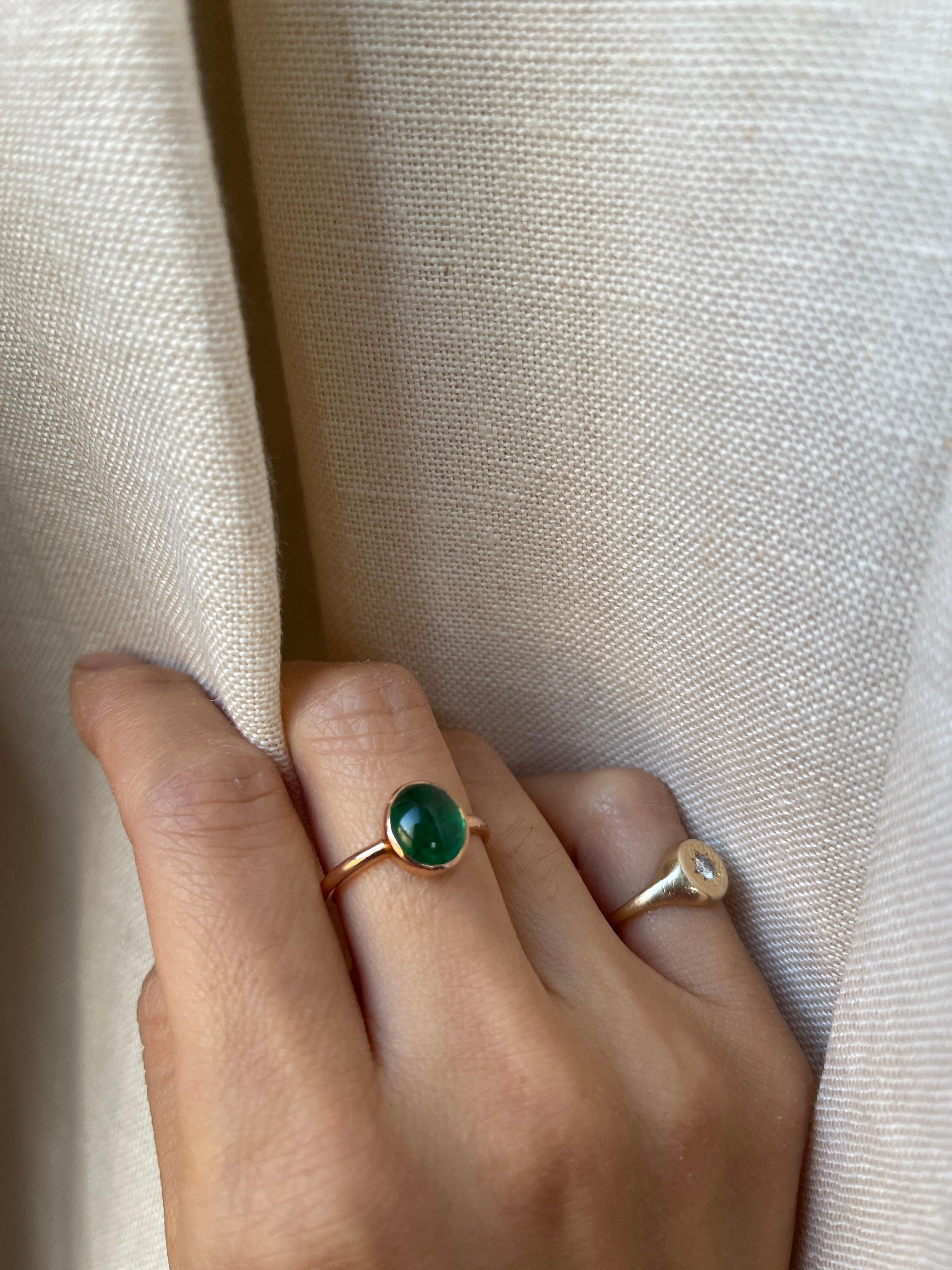 Contemporaneo Anello 14K con smeraldo ovale da 2,7 carati in vendita