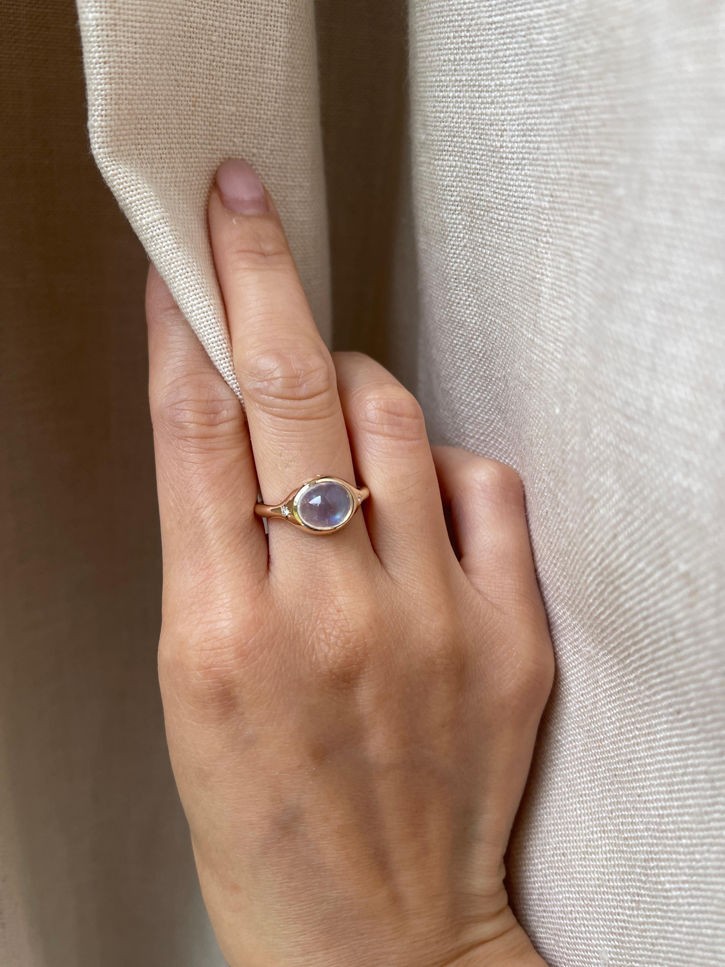 Bague pierre de lune 14K à reflets bleus Neuf - En vente à Wallingford, CT