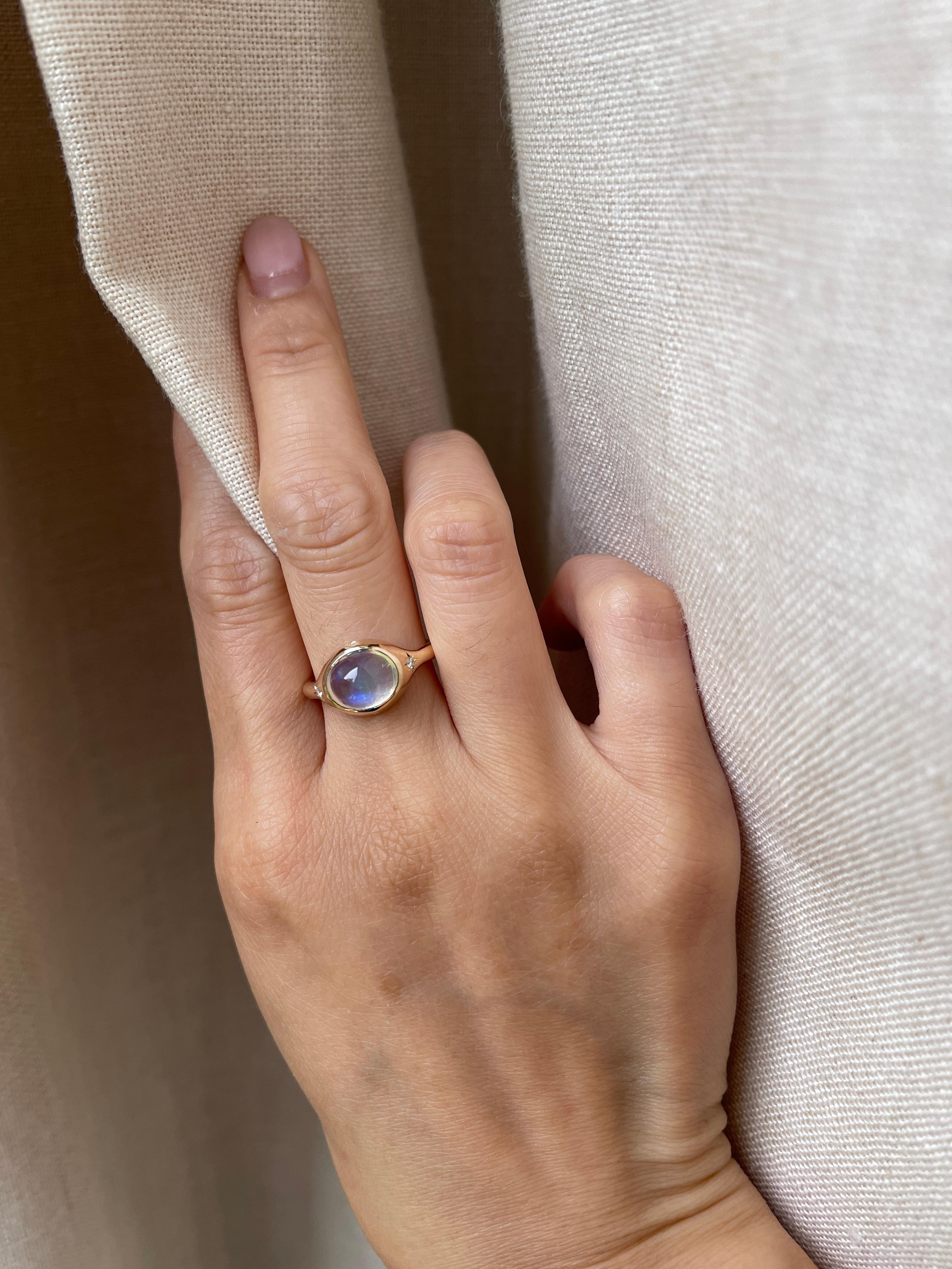Contemporain Bague pierre de lune 14K à reflets bleus en vente